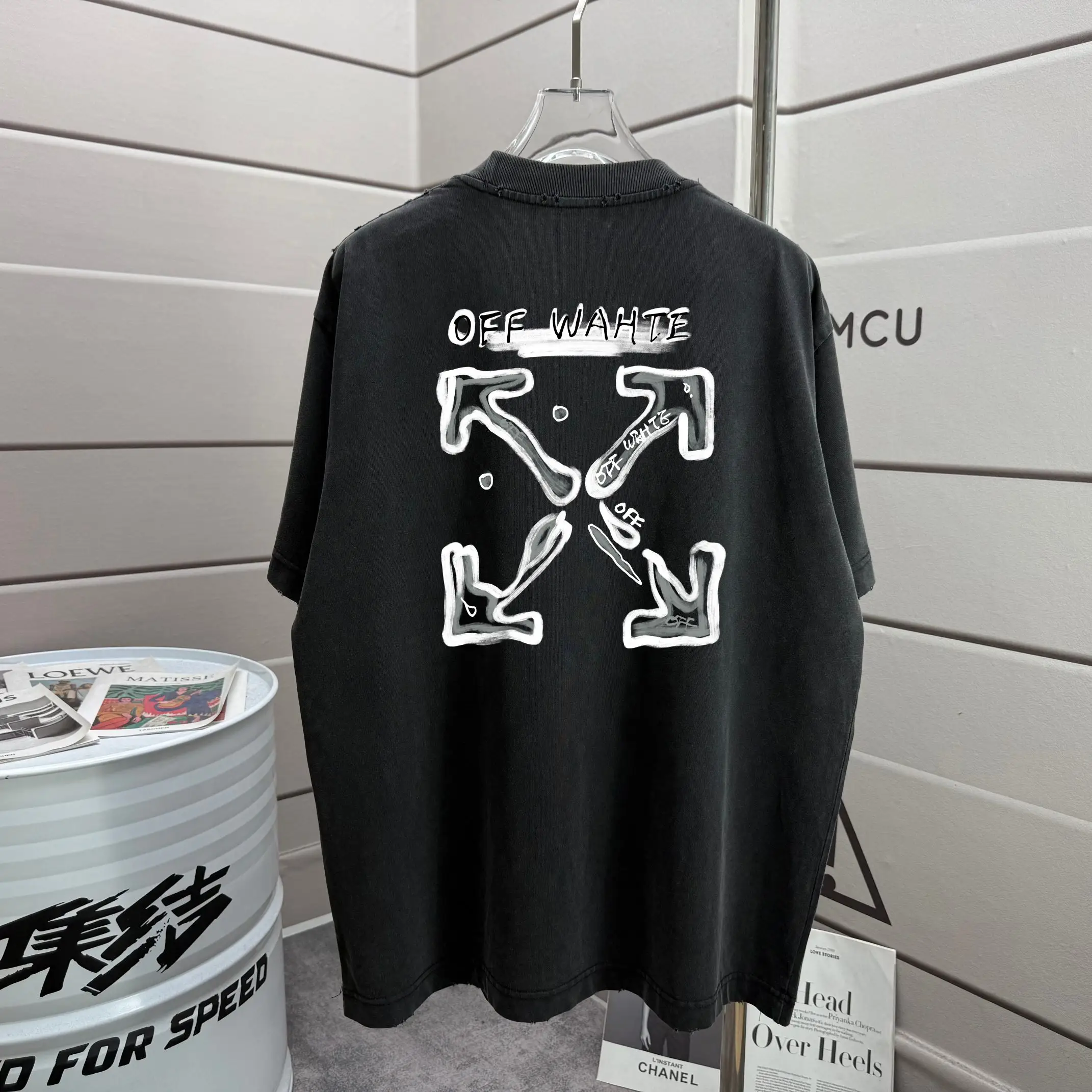 Distressed Arrows Logo Graphic T-Shirt D14015635