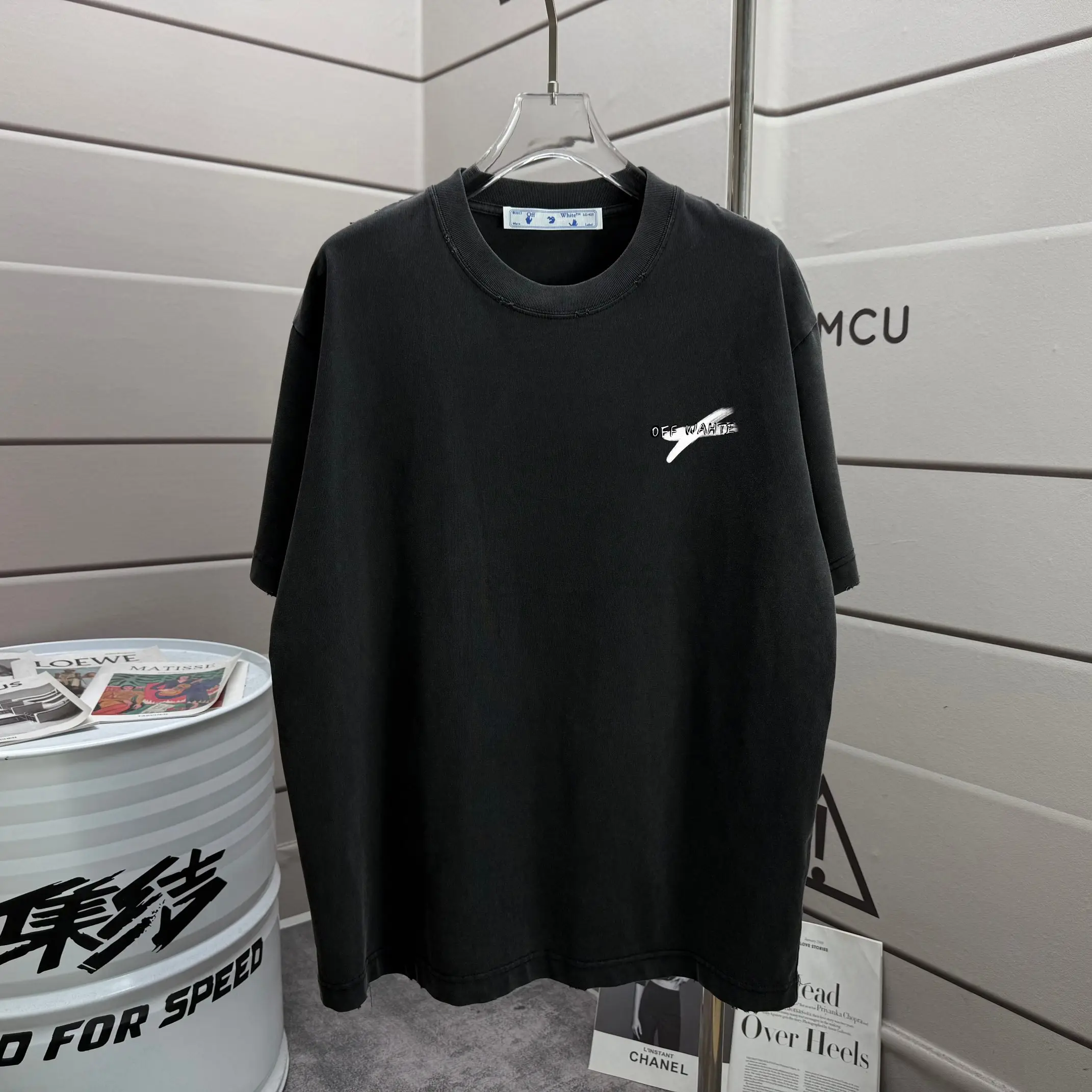 Distressed Arrows Logo Graphic T-Shirt D14015635 — view 2