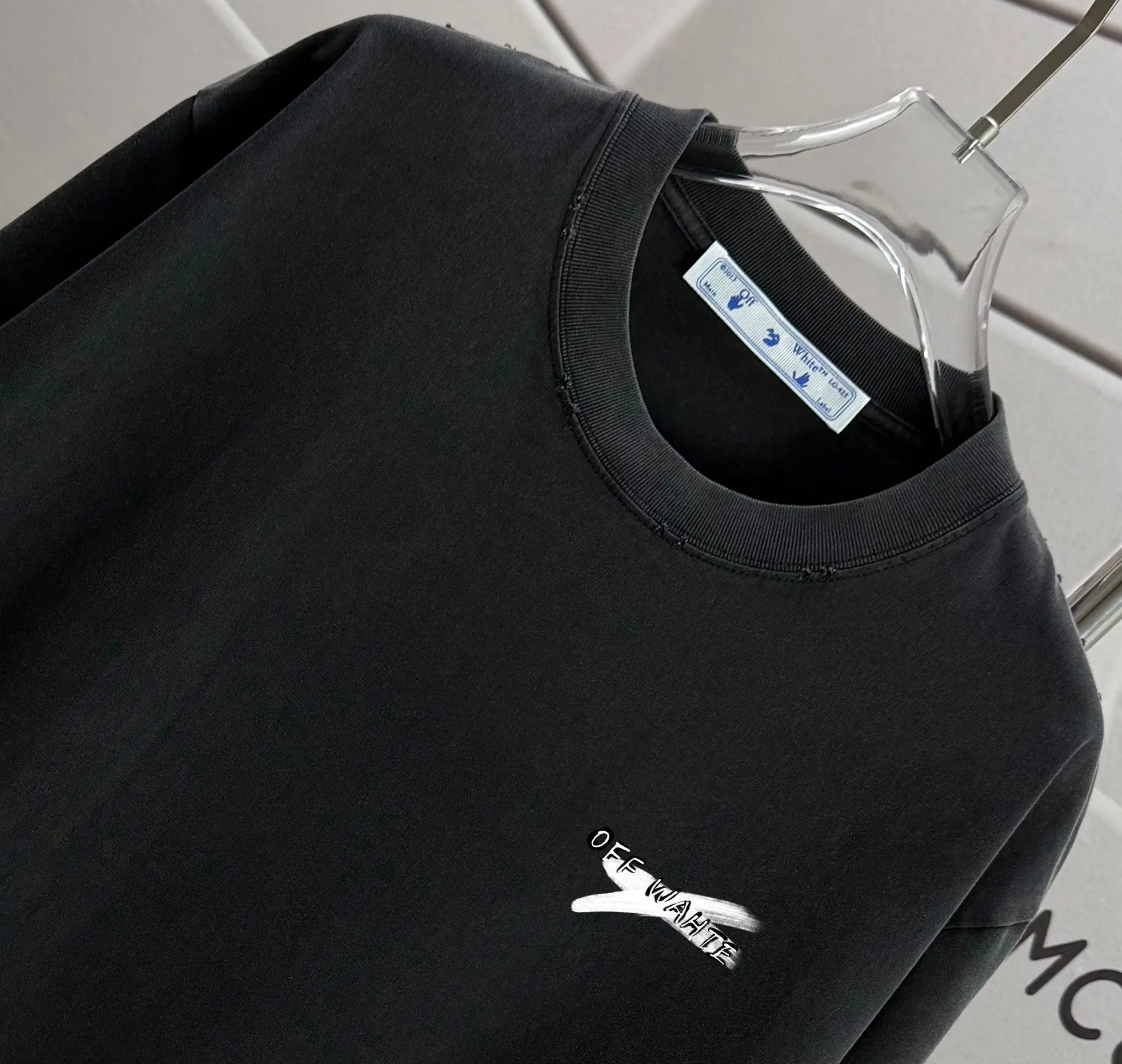 Distressed Arrows Logo Graphic T-Shirt D14015635 — view 3