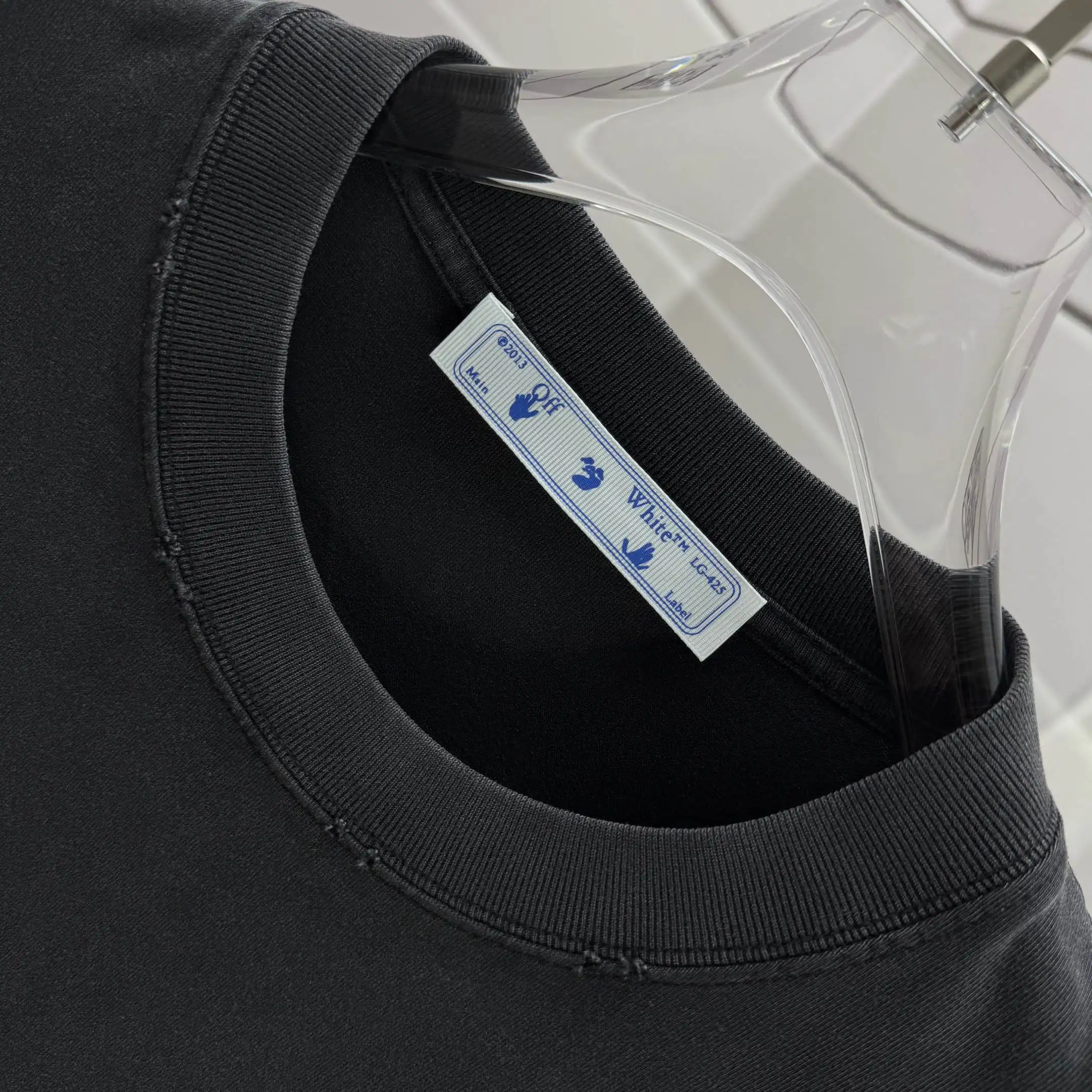 Distressed Arrows Logo Graphic T-Shirt D14015635 — view 5
