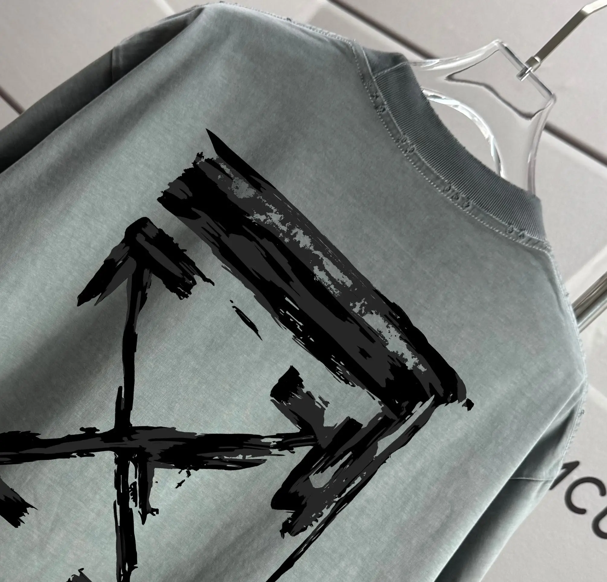 Distressed Arrows Logo Cotton T-Shirt D14012583 — view 3