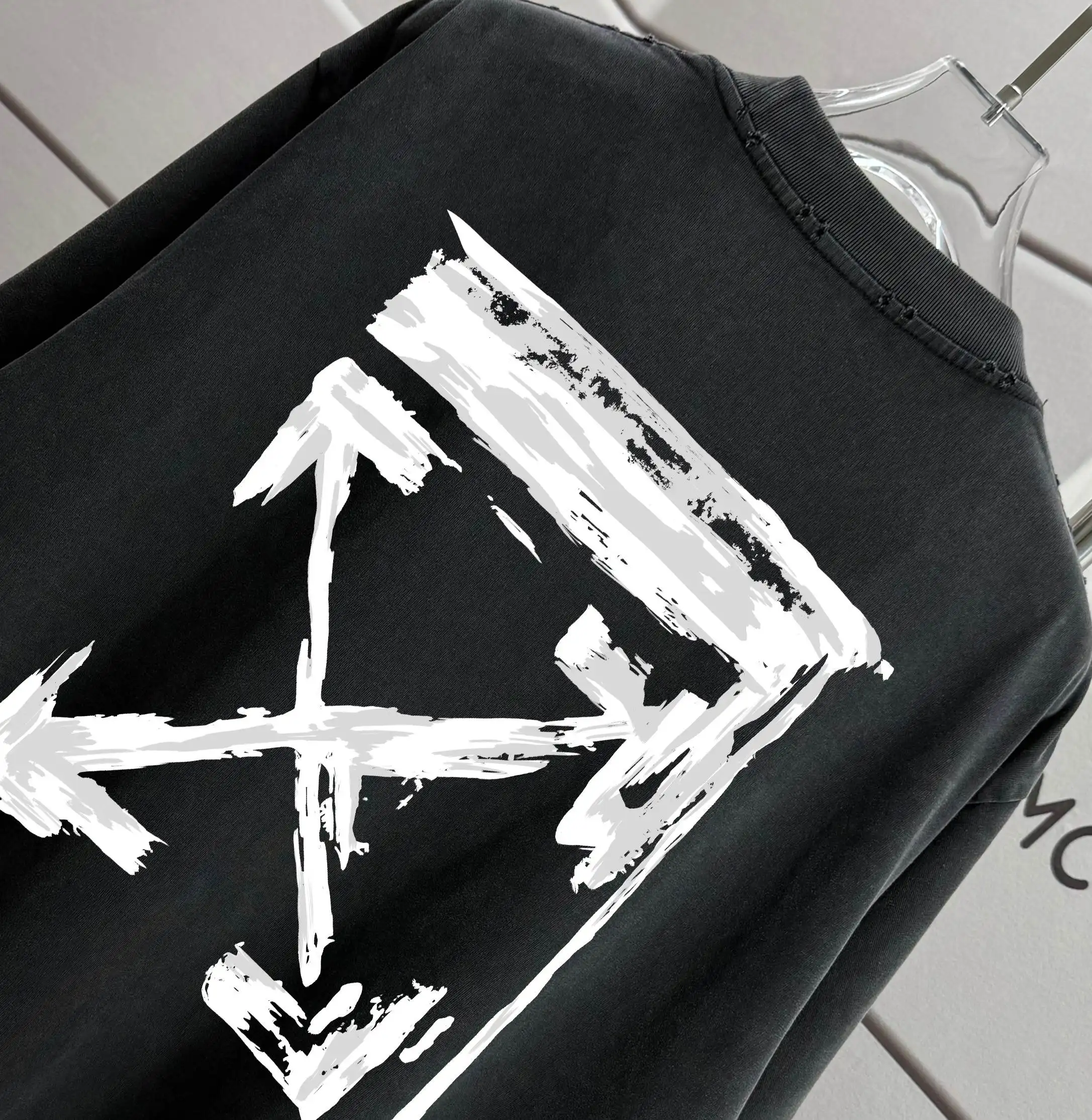 Distressed Arrows Logo Oversized T-Shirt D14012582 — view 3