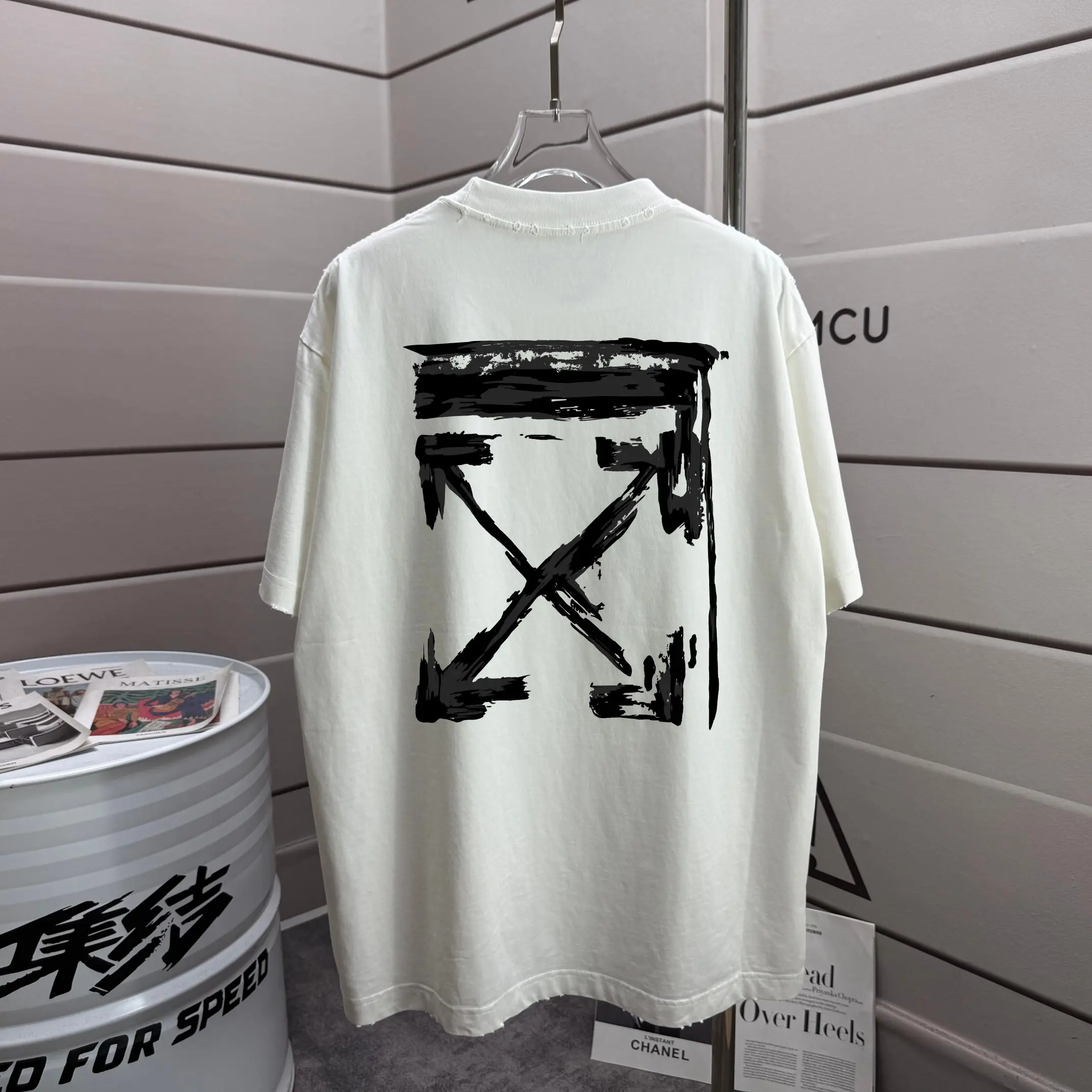 Distressed Arrows Logo Graphic T-Shirt D14012581