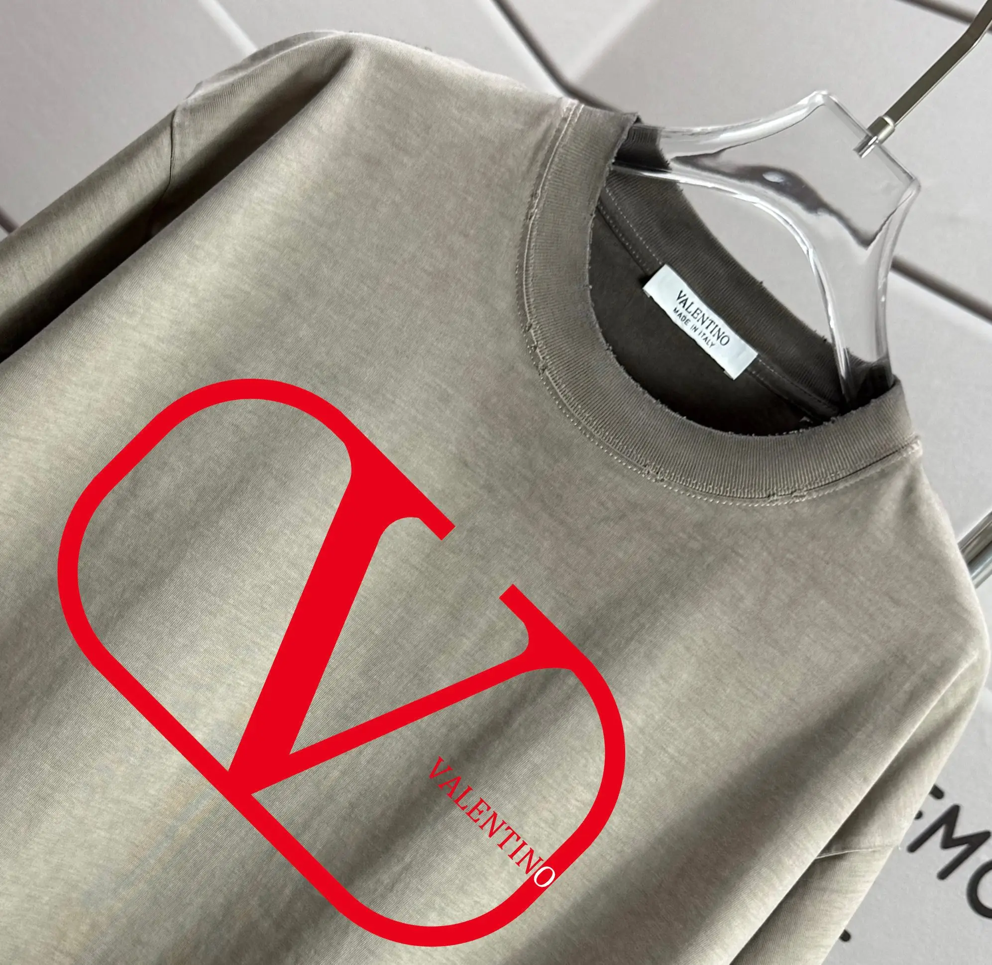 VLogo Signature Distressed Cotton T-Shirt D14015569 — view 3