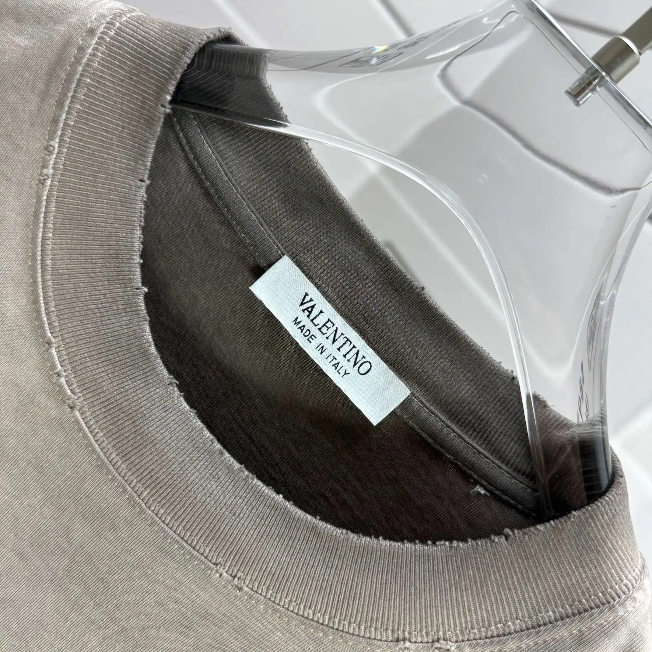 VLogo Signature Distressed Cotton T-Shirt D14015569 — view 5
