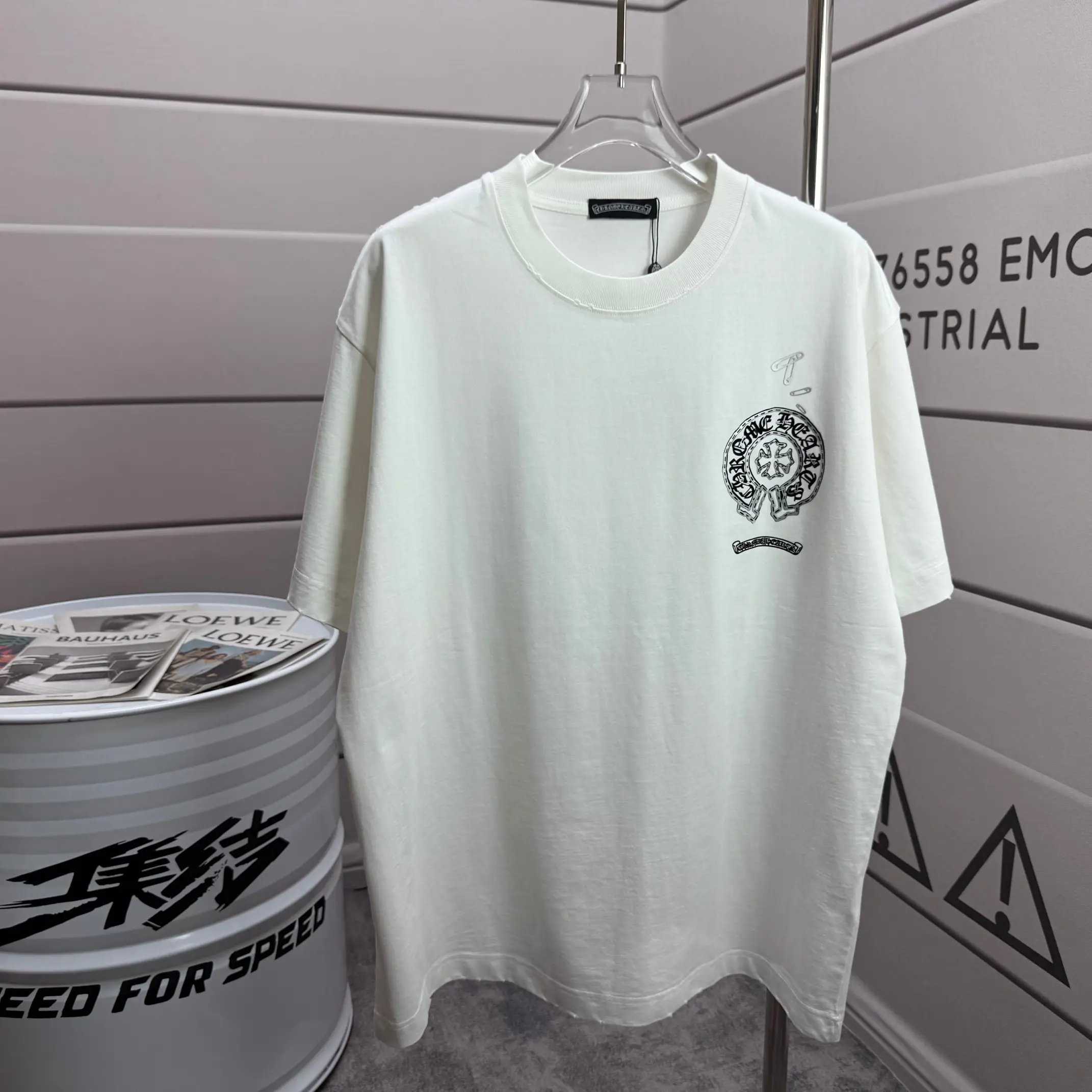 Logo Graphic Distressed Cotton T-Shirt D15012518