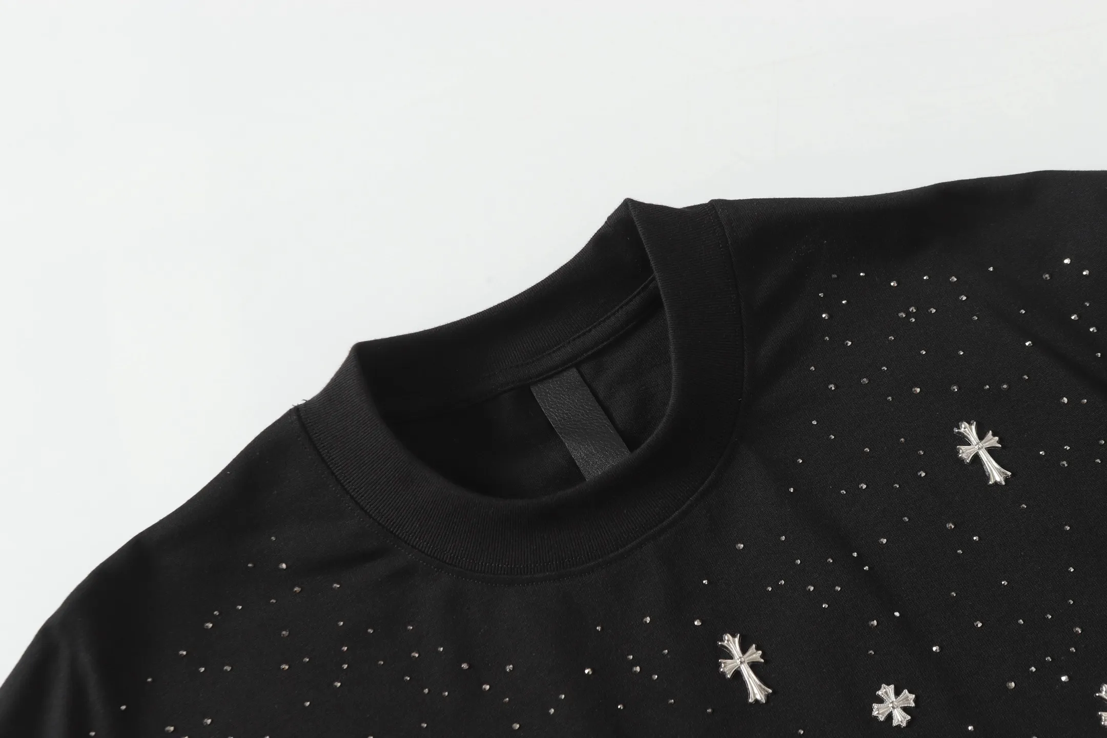 Crystal-Embellished Cross Cotton T-Shirt D10514052 — view 3
