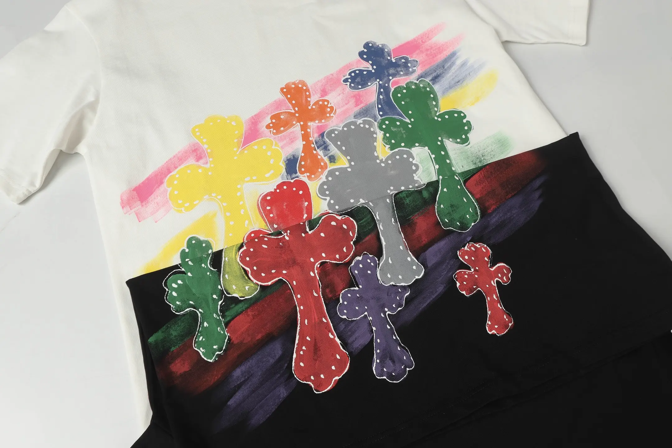 Rainbow Cross Graphic Print T-Shirt D10514041 — view 6
