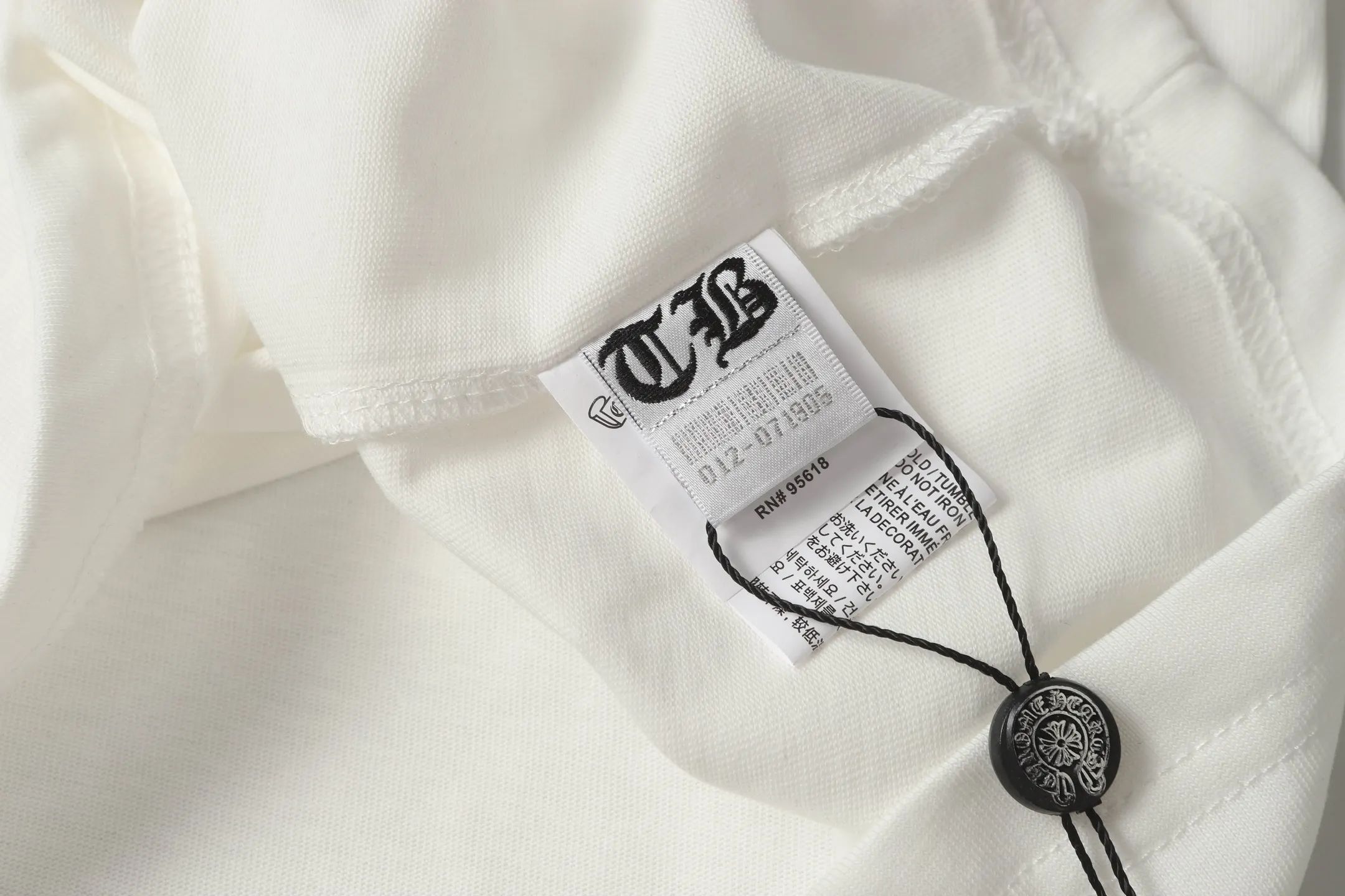 Horshoe Sanskrit Embroidered Cotton T-Shirt D10514048 — view 8