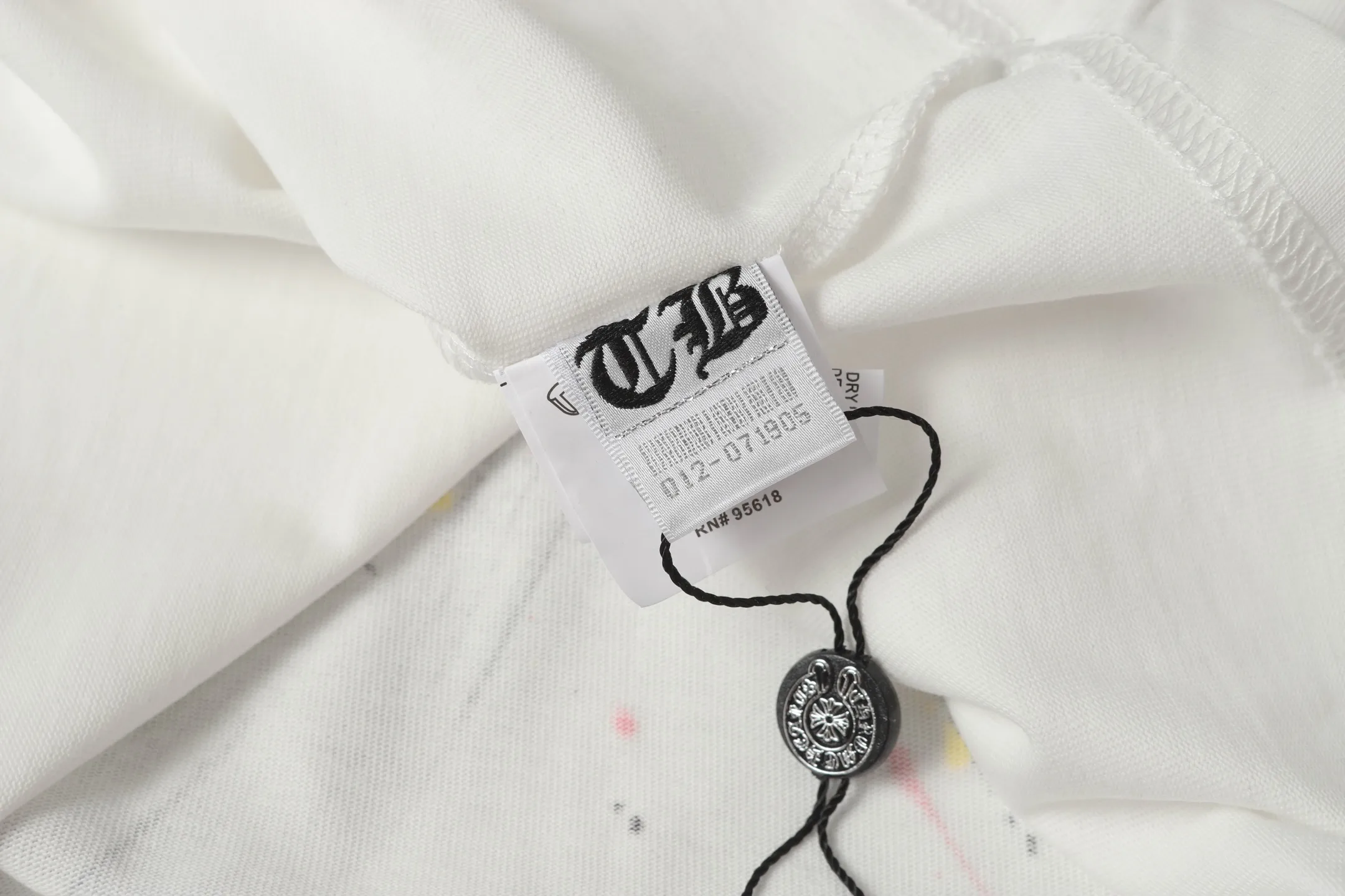 Hand-Painted Cross Print Cotton T-Shirt D10514043 — view 8