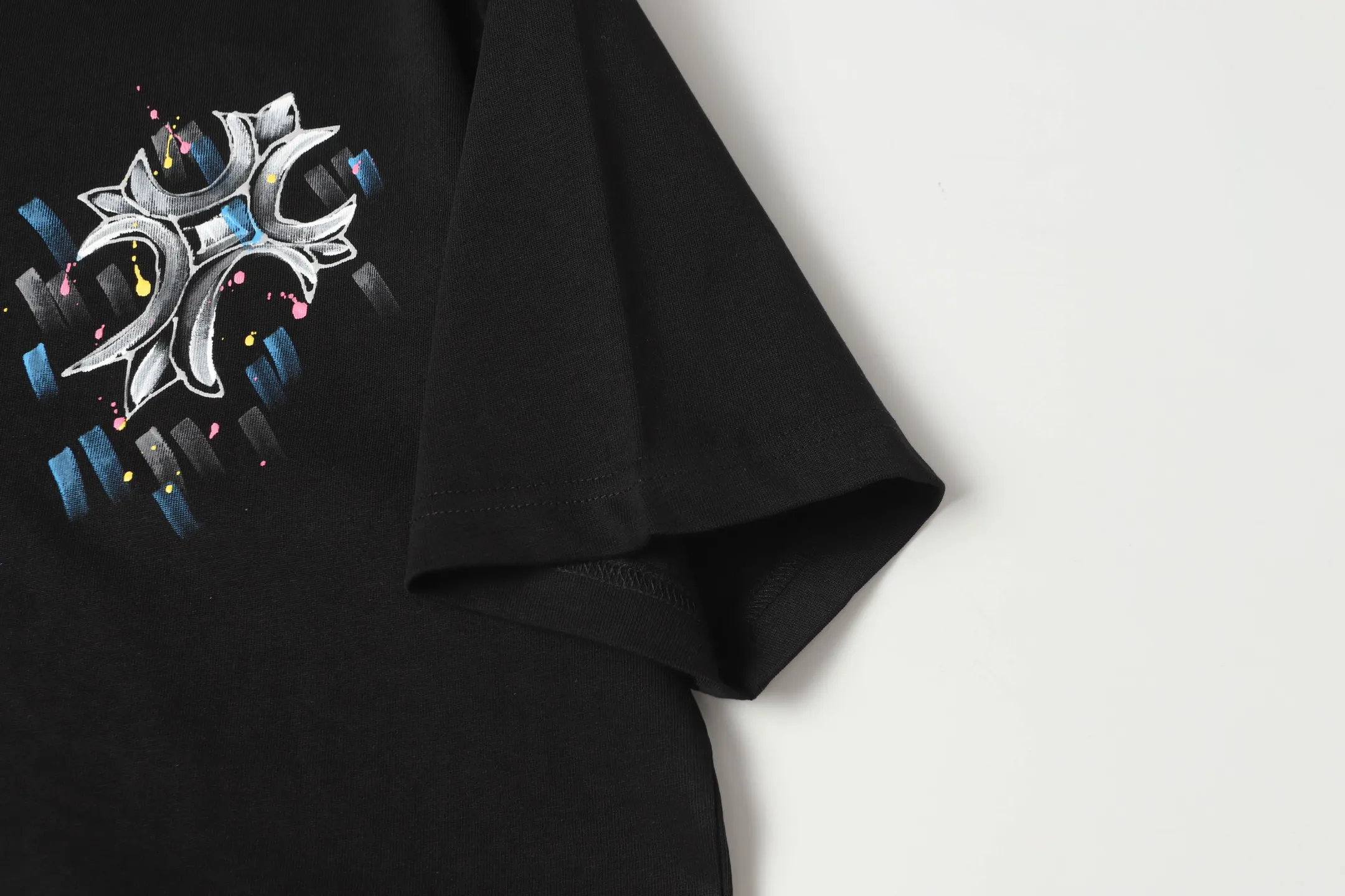 Hand-Painted Cross Graphic T-Shirt D10514033 — view 5