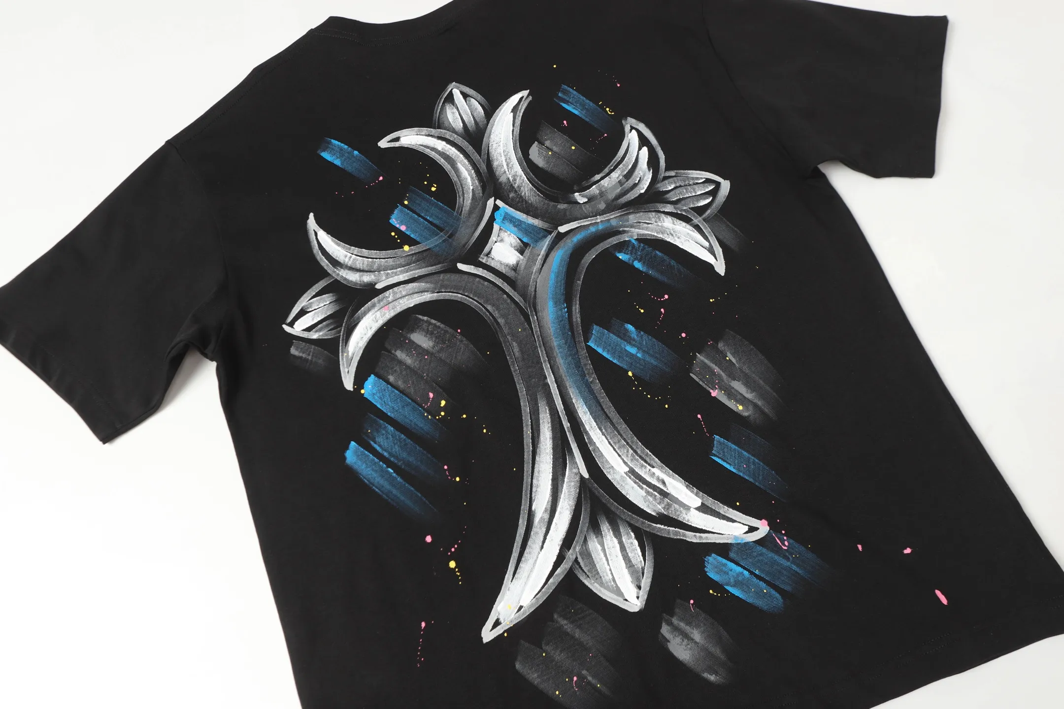 Hand-Painted Cross Graphic T-Shirt D10514033 — view 6