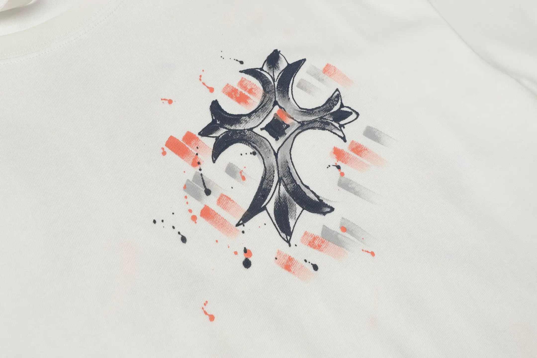 Hand-Painted Cross Graphic T-Shirt D10514034 — view 4