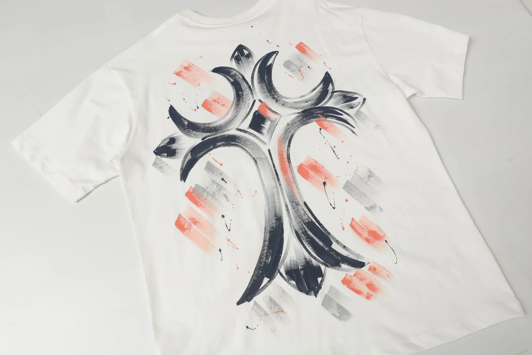Hand-Painted Cross Graphic T-Shirt D10514034 — view 6