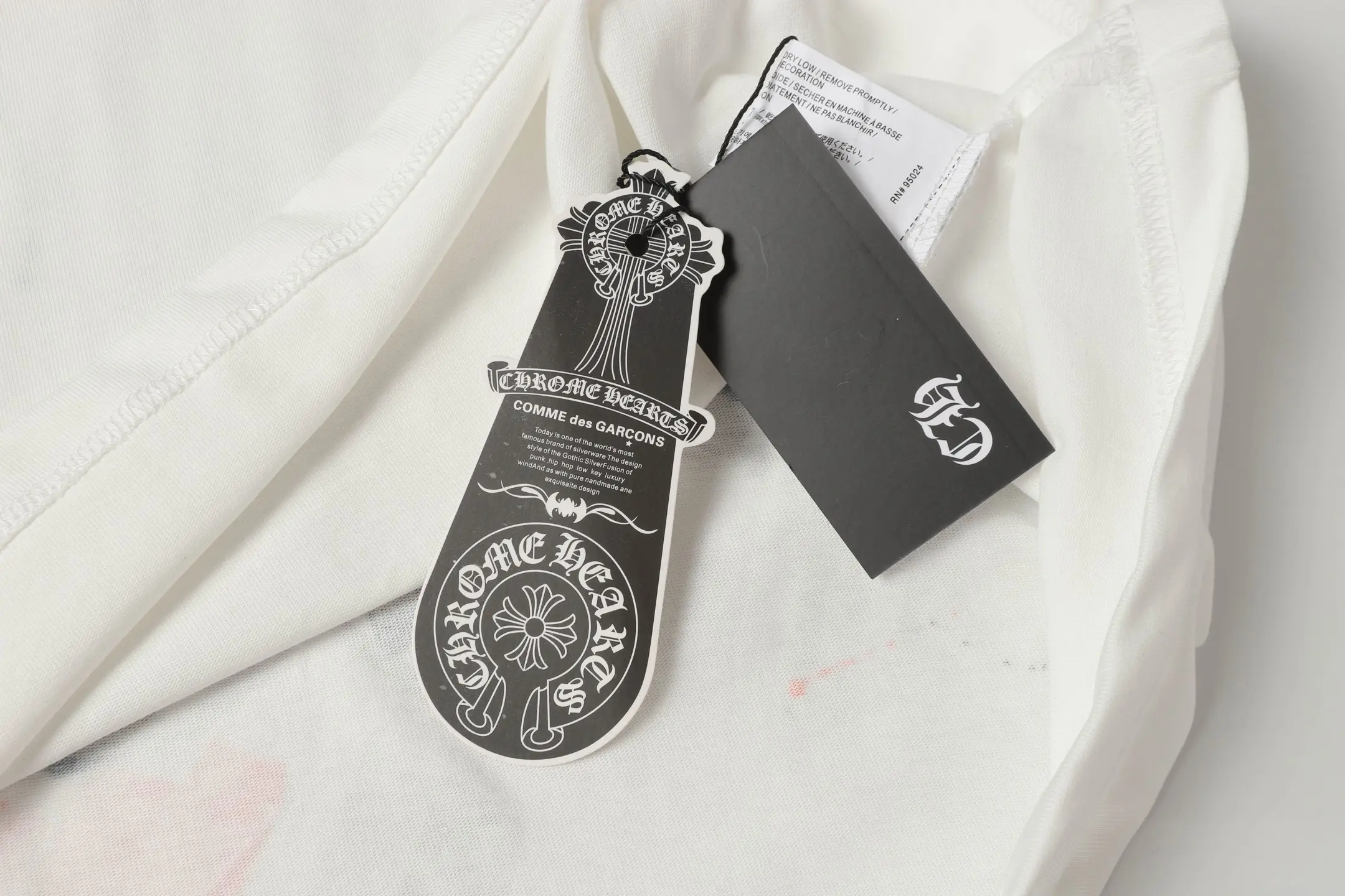 Hand-Painted Cross Graphic T-Shirt D10514034 — view 9