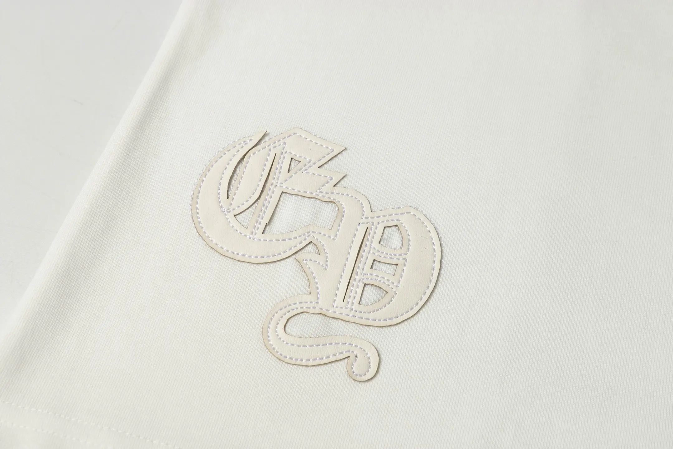 Cross Patch Embroidered Cotton T-Shirt D10014054 — view 6