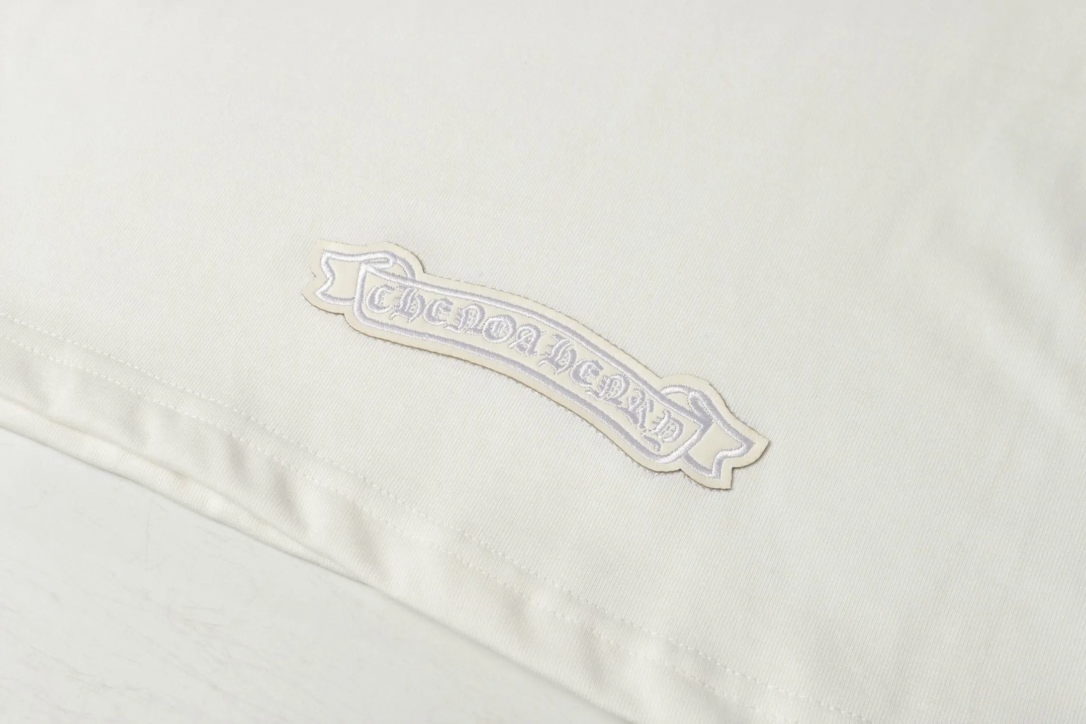 Cross Patch Embroidered Cotton T-Shirt D10014054 — view 7