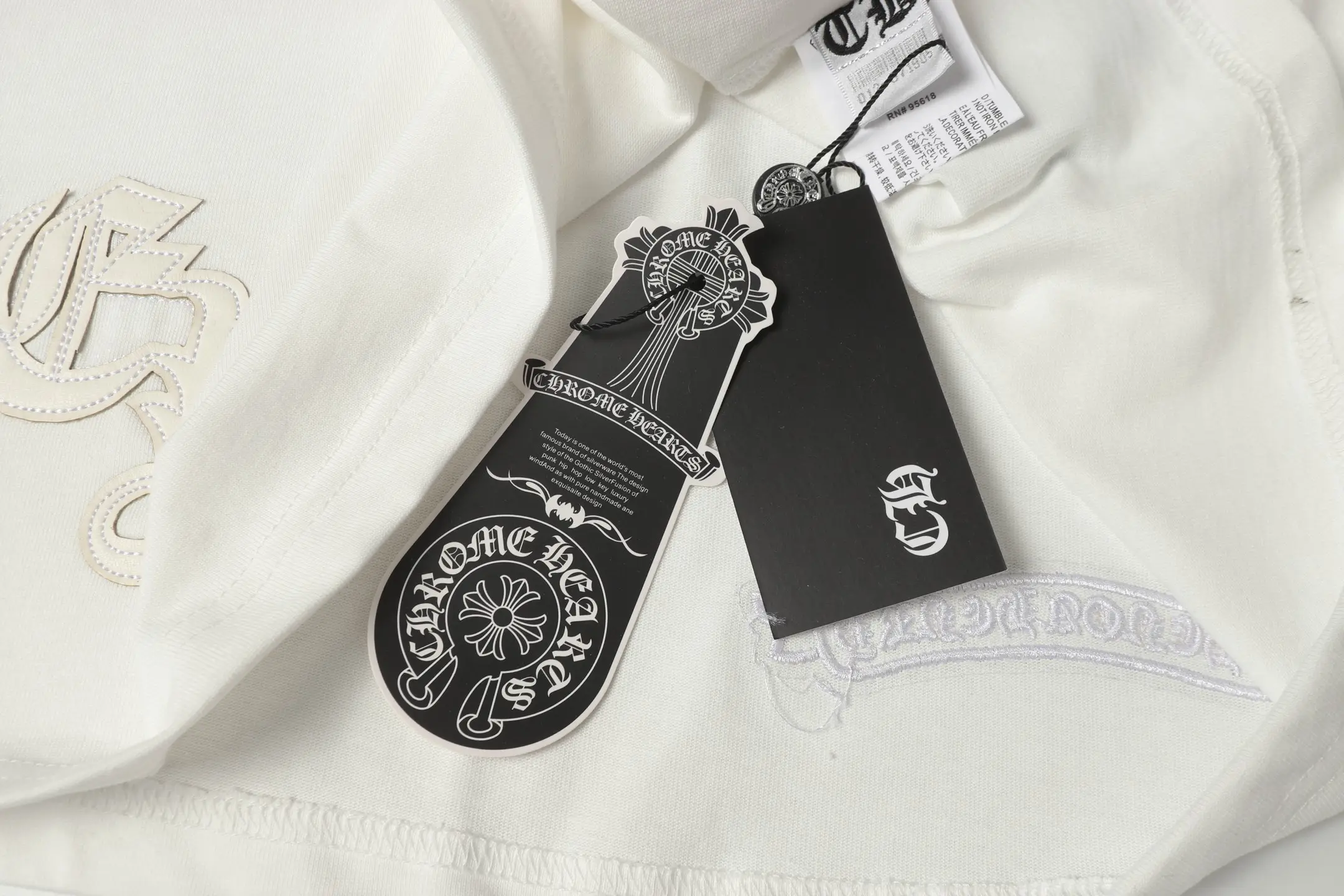 Cross Patch Embroidered Cotton T-Shirt D10014054 — view 9