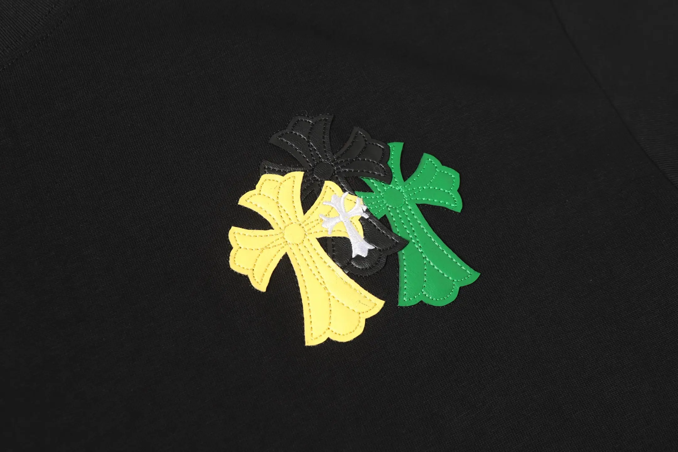 Cross Patch Embroidered Cotton T-Shirt D10014053 — view 3