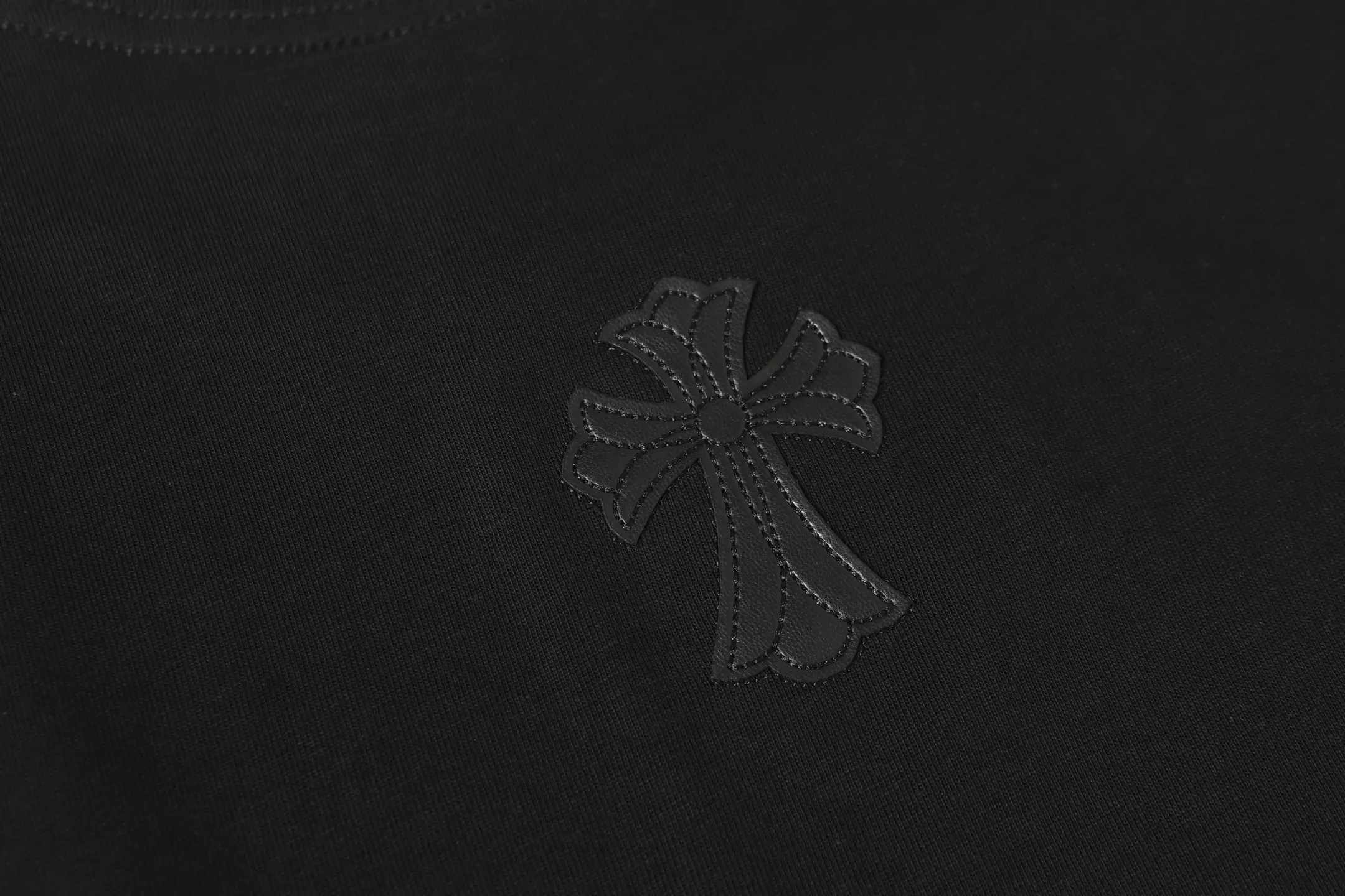 Cross Patch Embroidered Cotton T-Shirt D10014053 — view 6