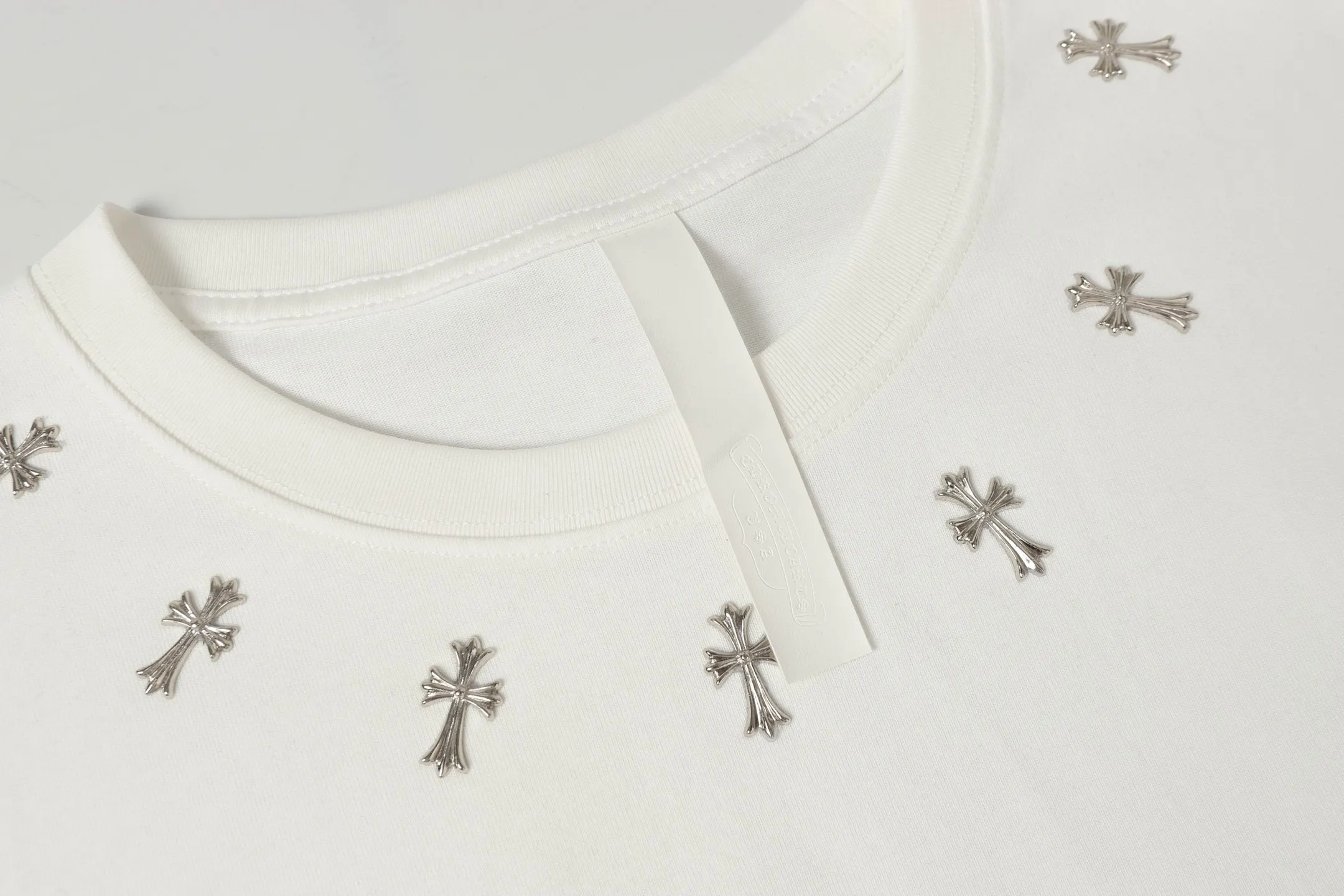 Rhinestone Cross Embellished Cotton T-Shirt D9514060 — view 4