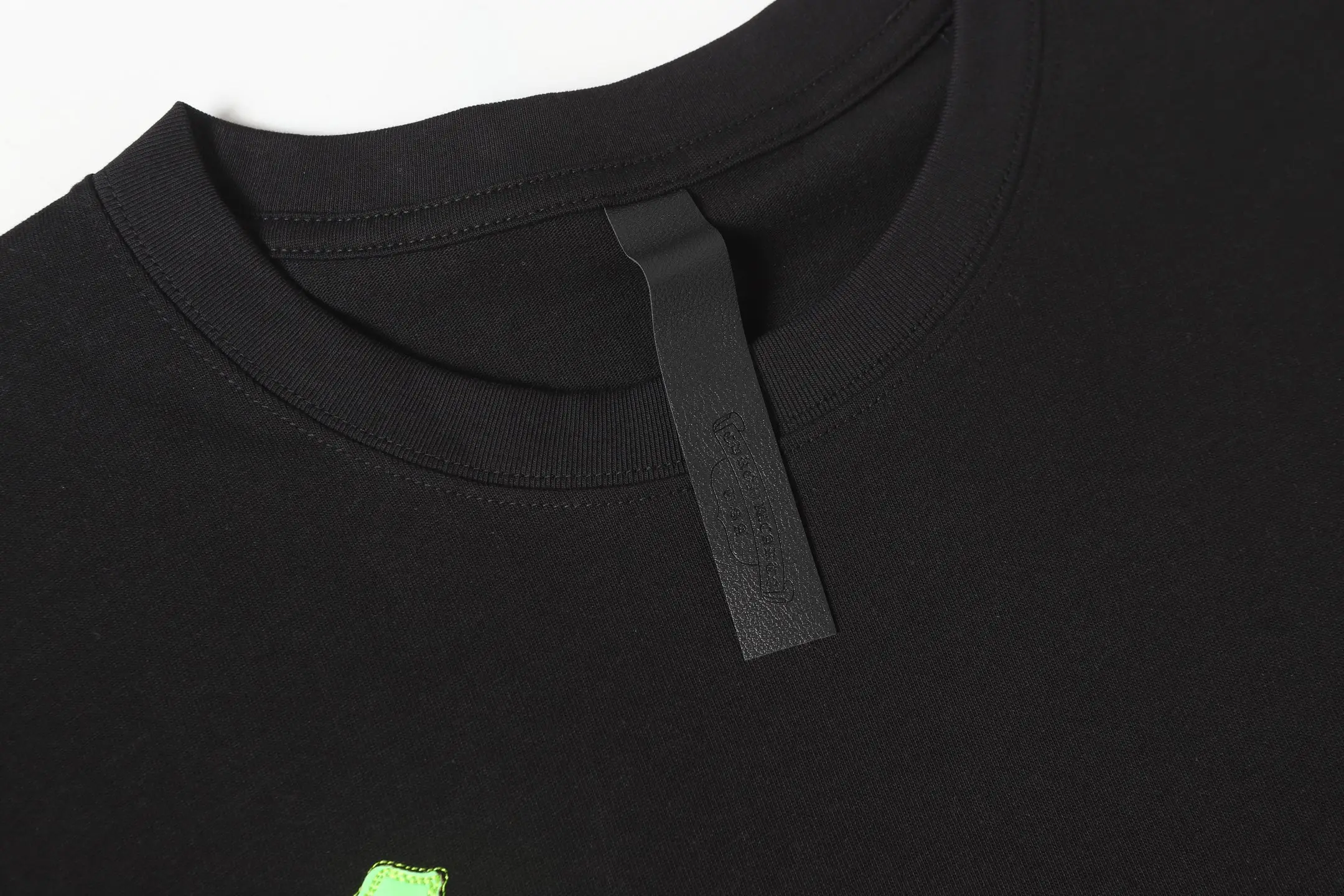 Leather Cross Patch Oversized T-Shirt D10014063 — view 3