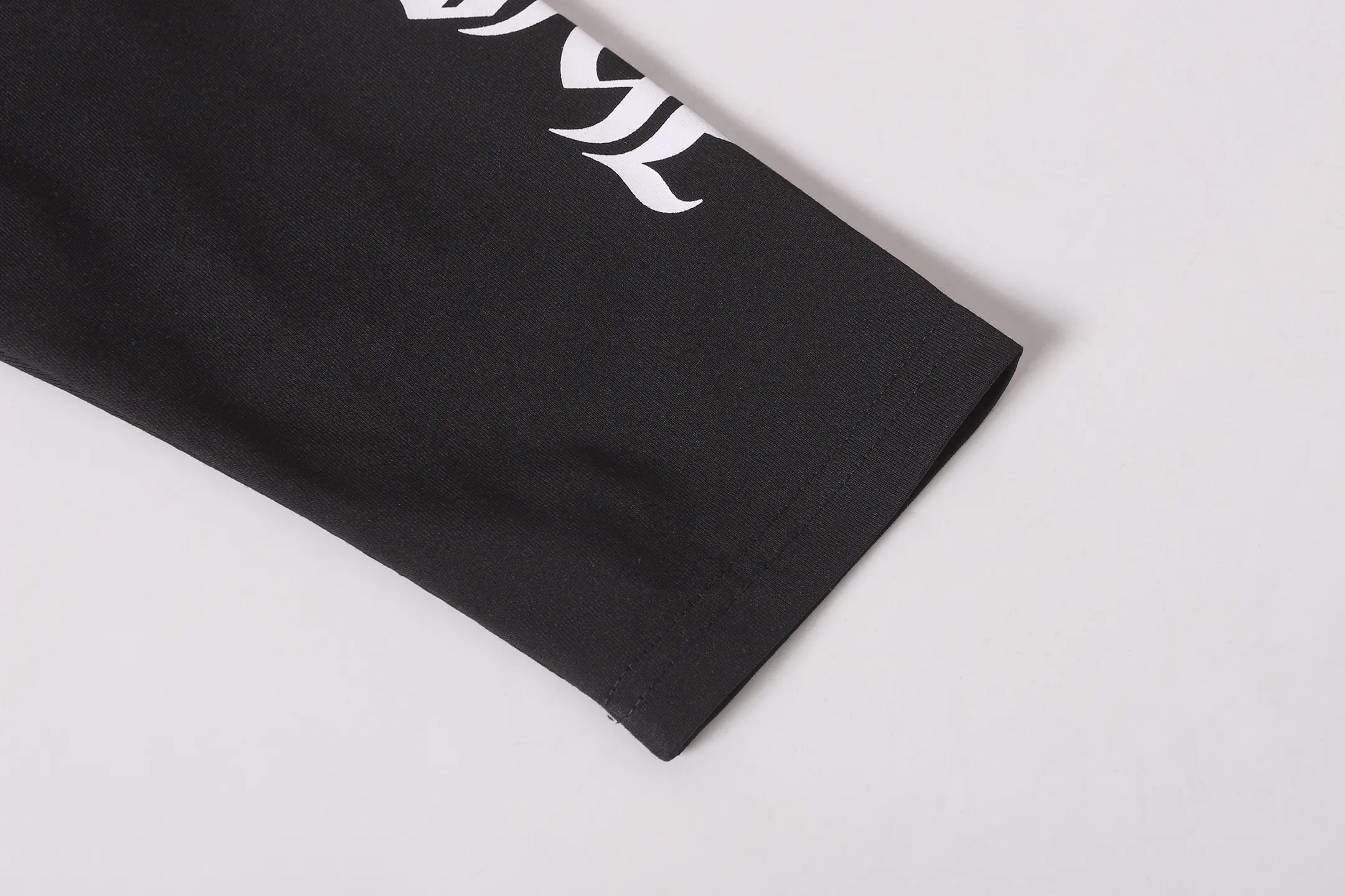 Horseshoe Logo Raglan Long-Sleeve T-Shirt D10014018 — view 8