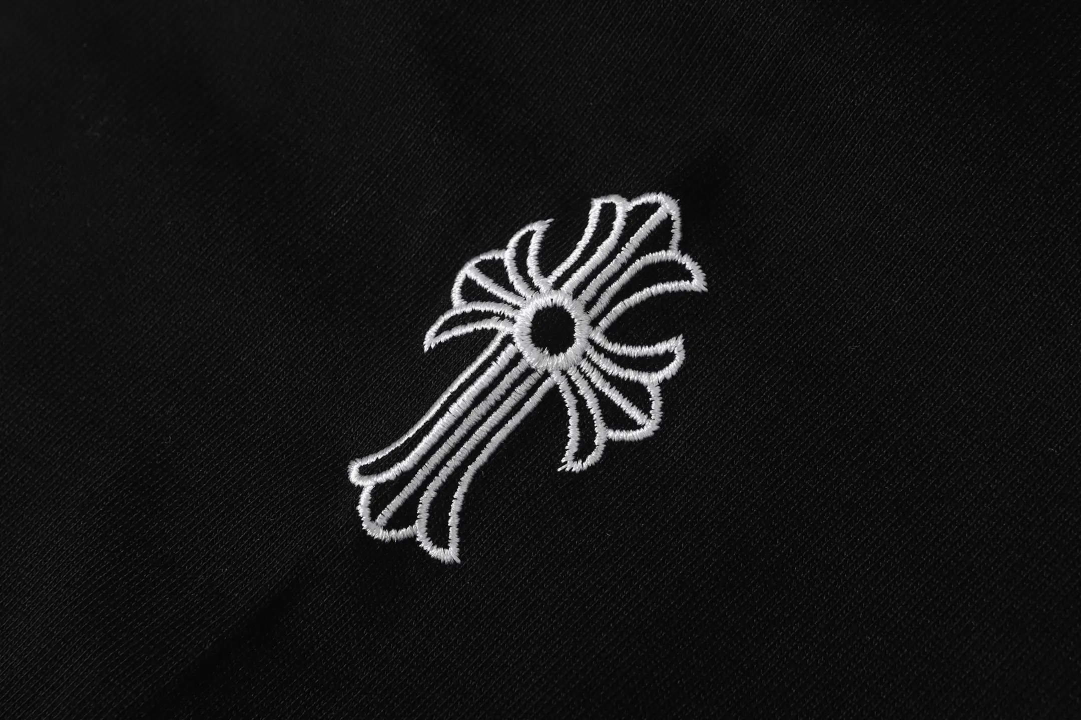 Logo-Embroidered Long-Sleeved T-Shirt D10014017 — view 7