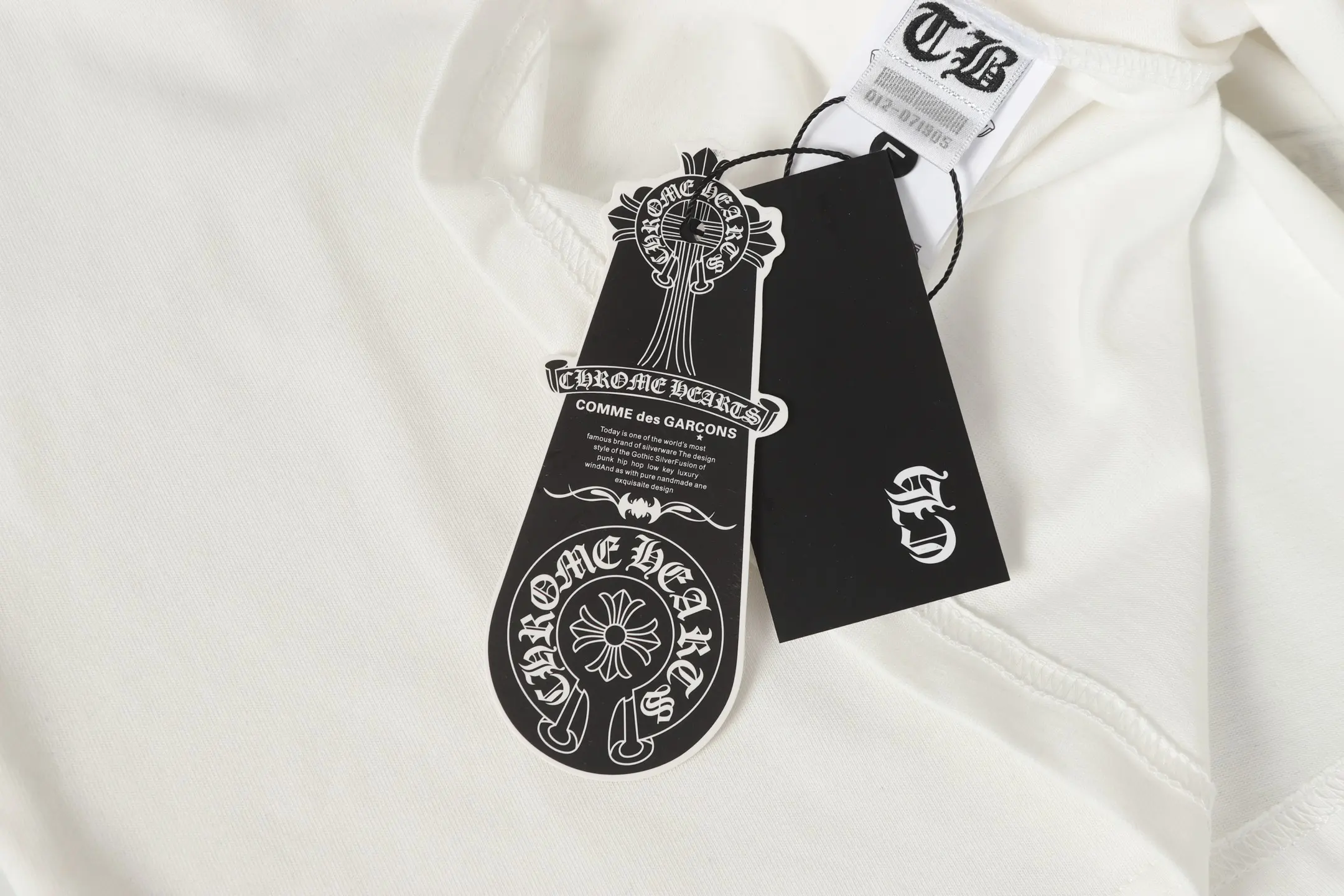 Dagger Crest Print Cotton T-Shirt D9514006 — view 7