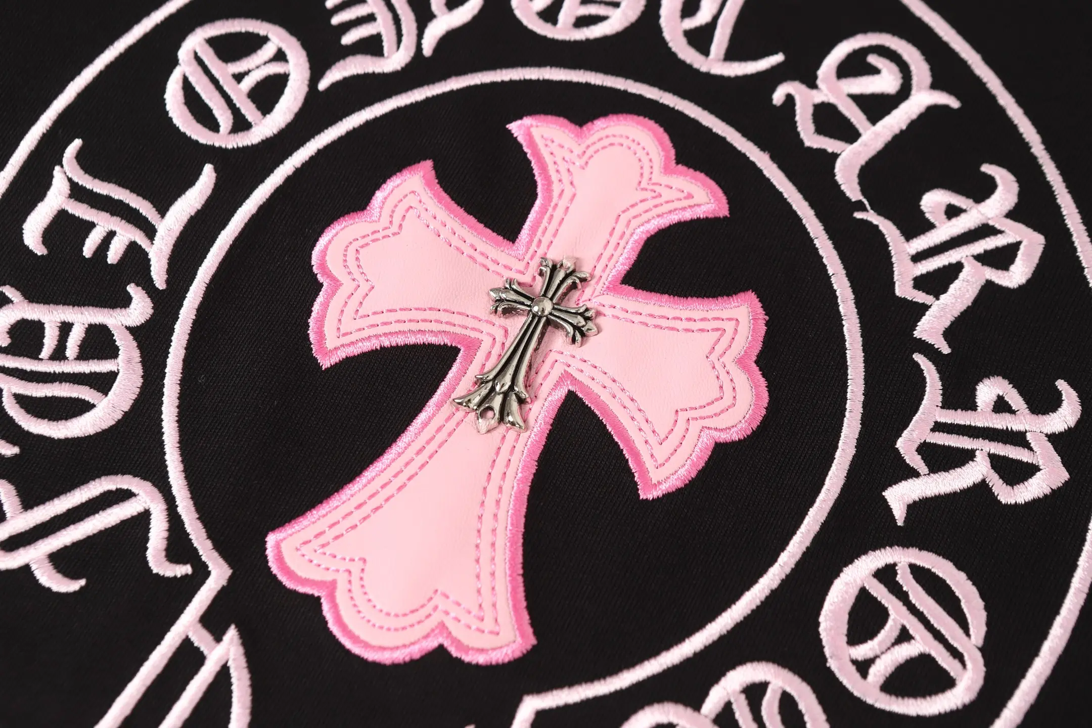 Embroidered Cross Patch Cotton T-Shirt D10013933 — view 10