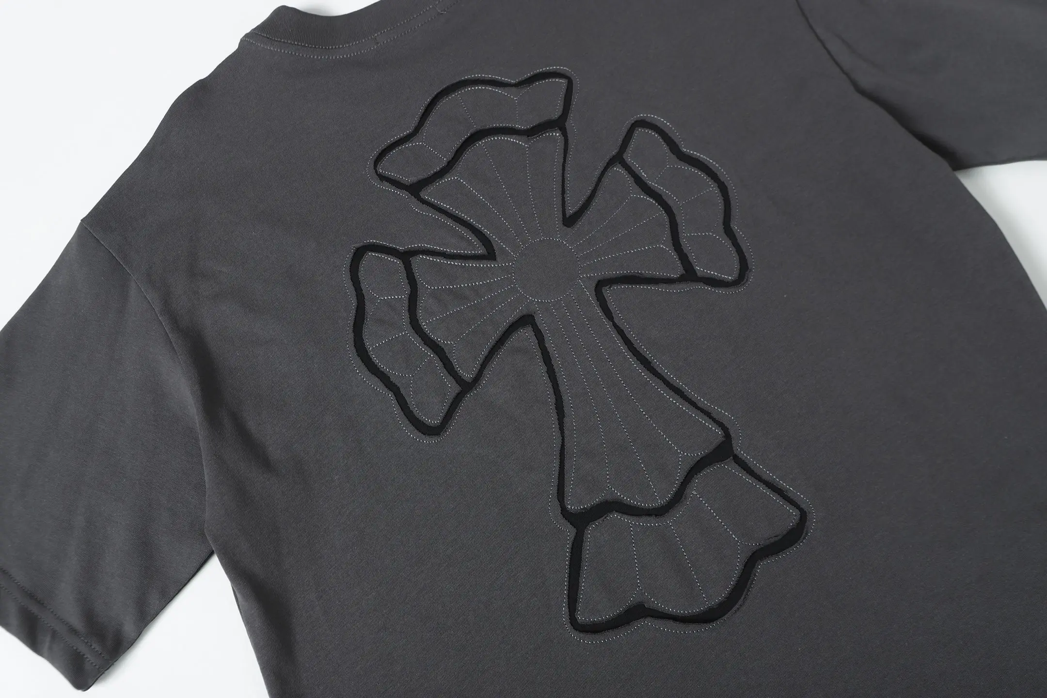 Embroidered Cross Patch Cotton T-Shirt D10014065 — view 7