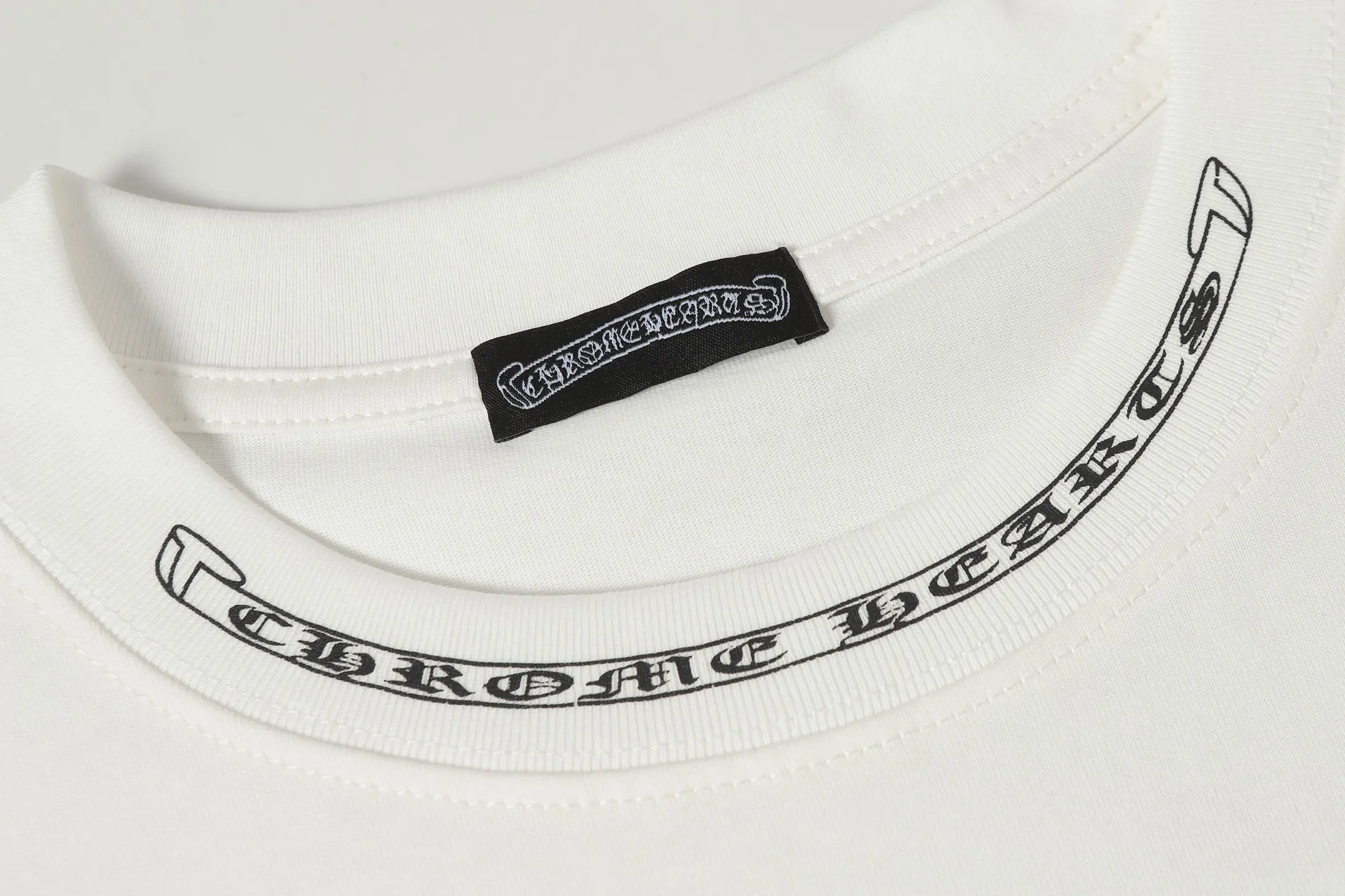 Cross Patch Embroidered Cotton T-Shirt D10514093 — view 4