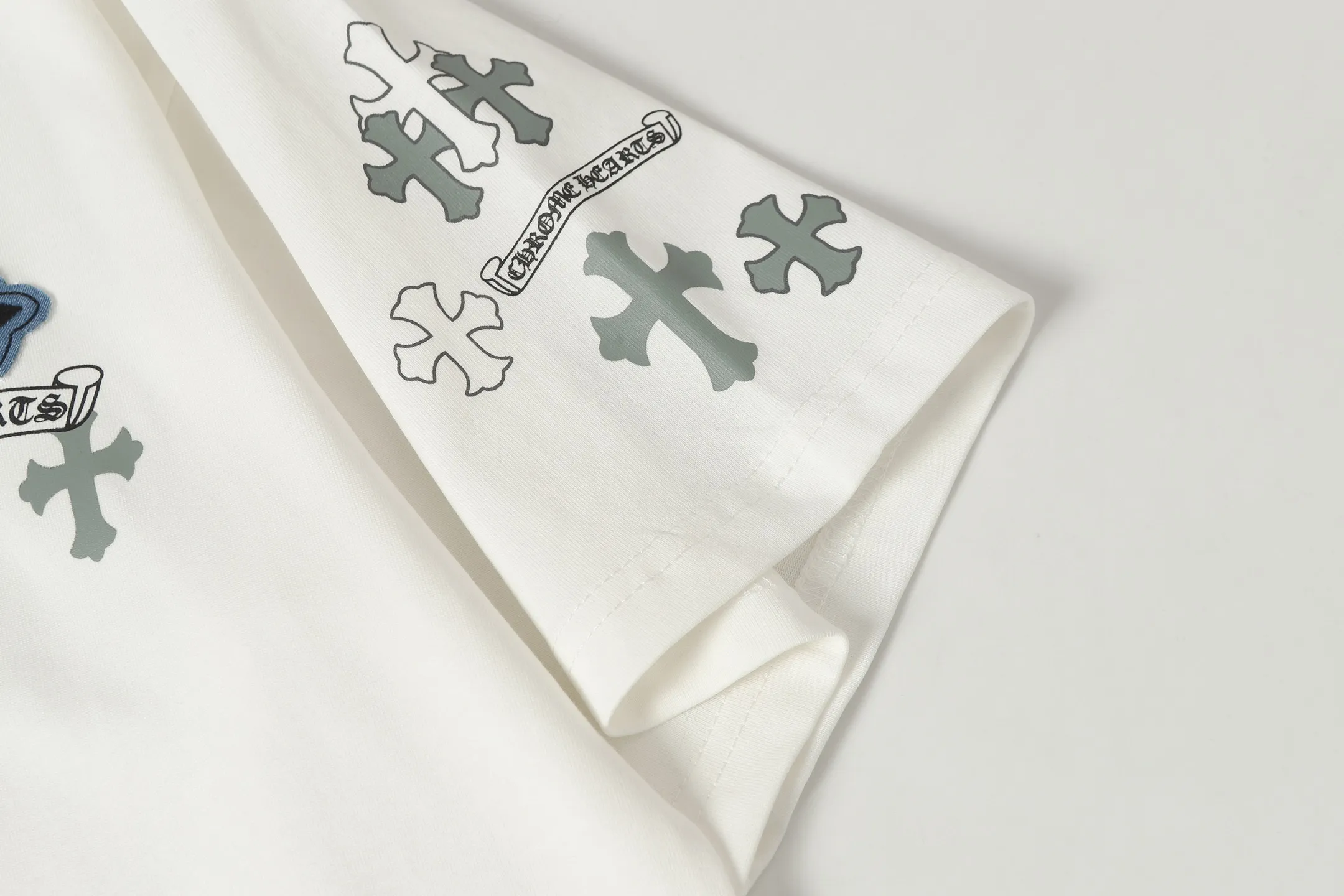 Cross Patch Embroidered Cotton T-Shirt D10514093 — view 7