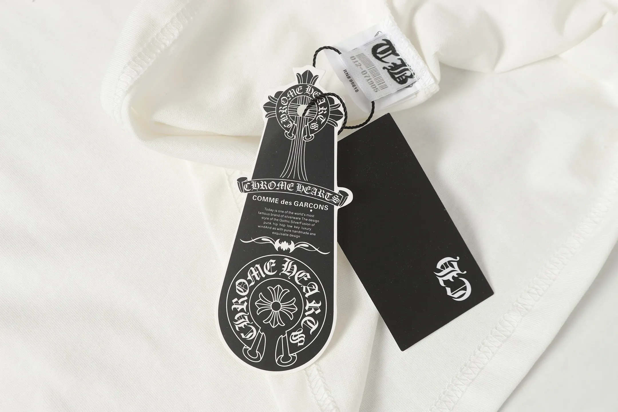 Cross Patch Embroidered Cotton T-Shirt D10514093 — view 9