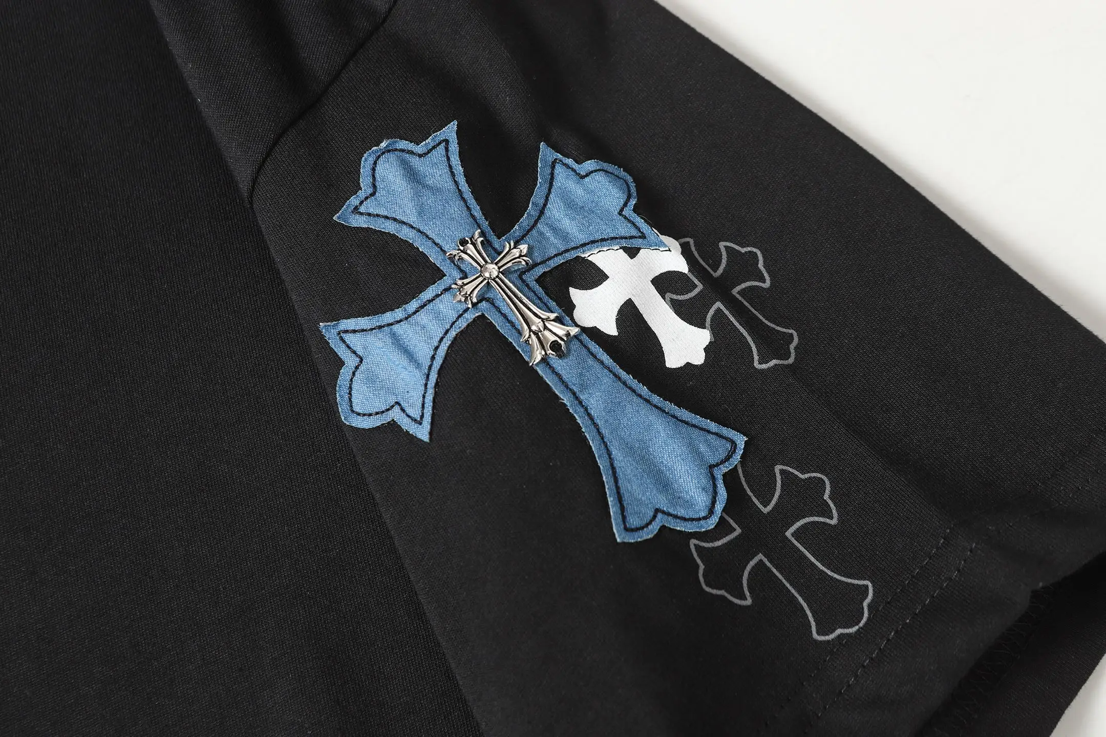Cross Patch Embroidered Cotton T-Shirt D10514092 — view 8
