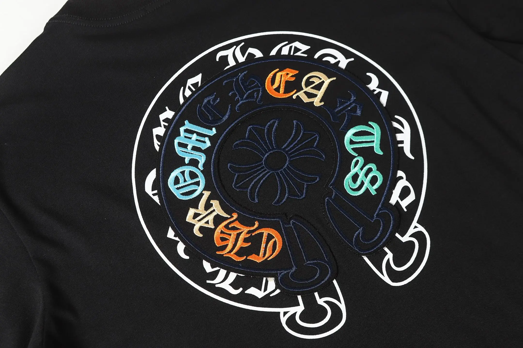 Horseshoe Sanskrit Embroidered T-Shirt D11014081 — view 8