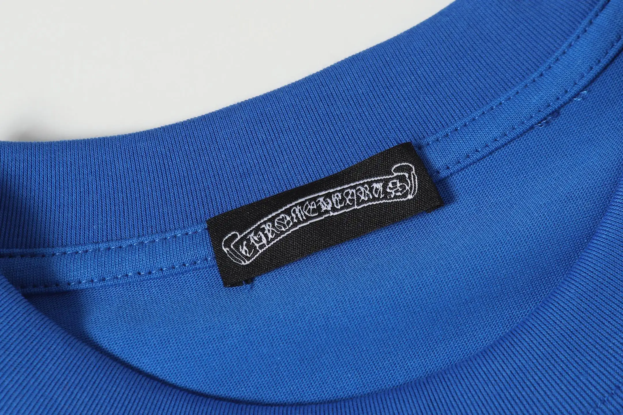 Horseshoe Sanskrit Embroidered Cotton T-Shirt D11014083 — view 5