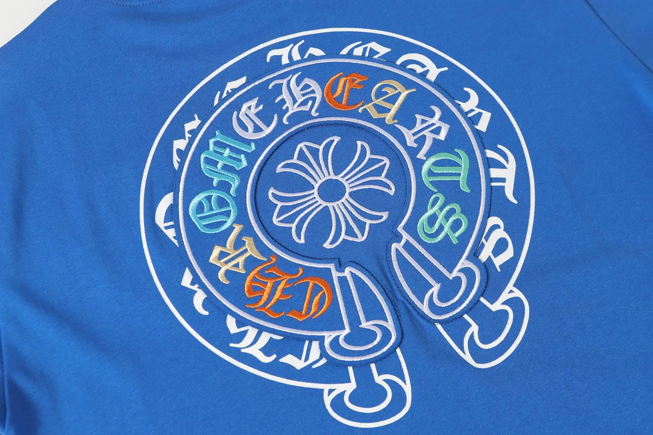 Horseshoe Sanskrit Embroidered Cotton T-Shirt D11014083 — view 6