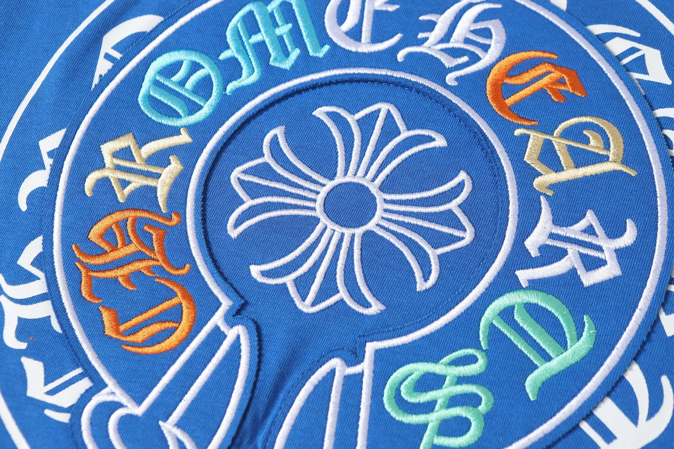 Horseshoe Sanskrit Embroidered Cotton T-Shirt D11014083 — view 7