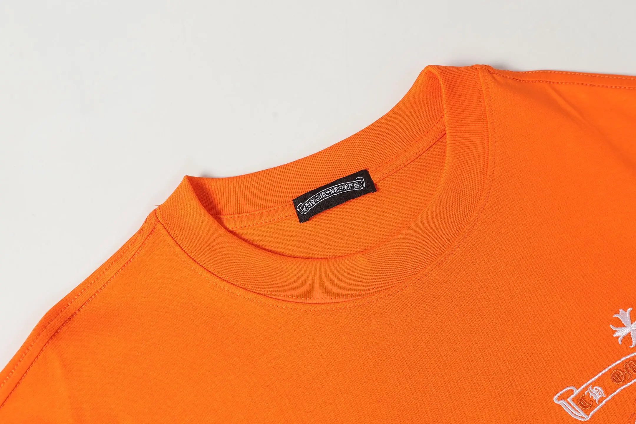 Horseshoe Sanskrit Embroidered Cotton T-Shirt D11014084 — view 4