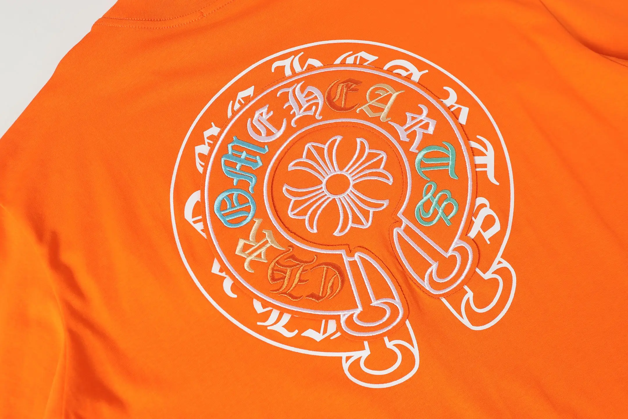 Horseshoe Sanskrit Embroidered Cotton T-Shirt D11014084 — view 6