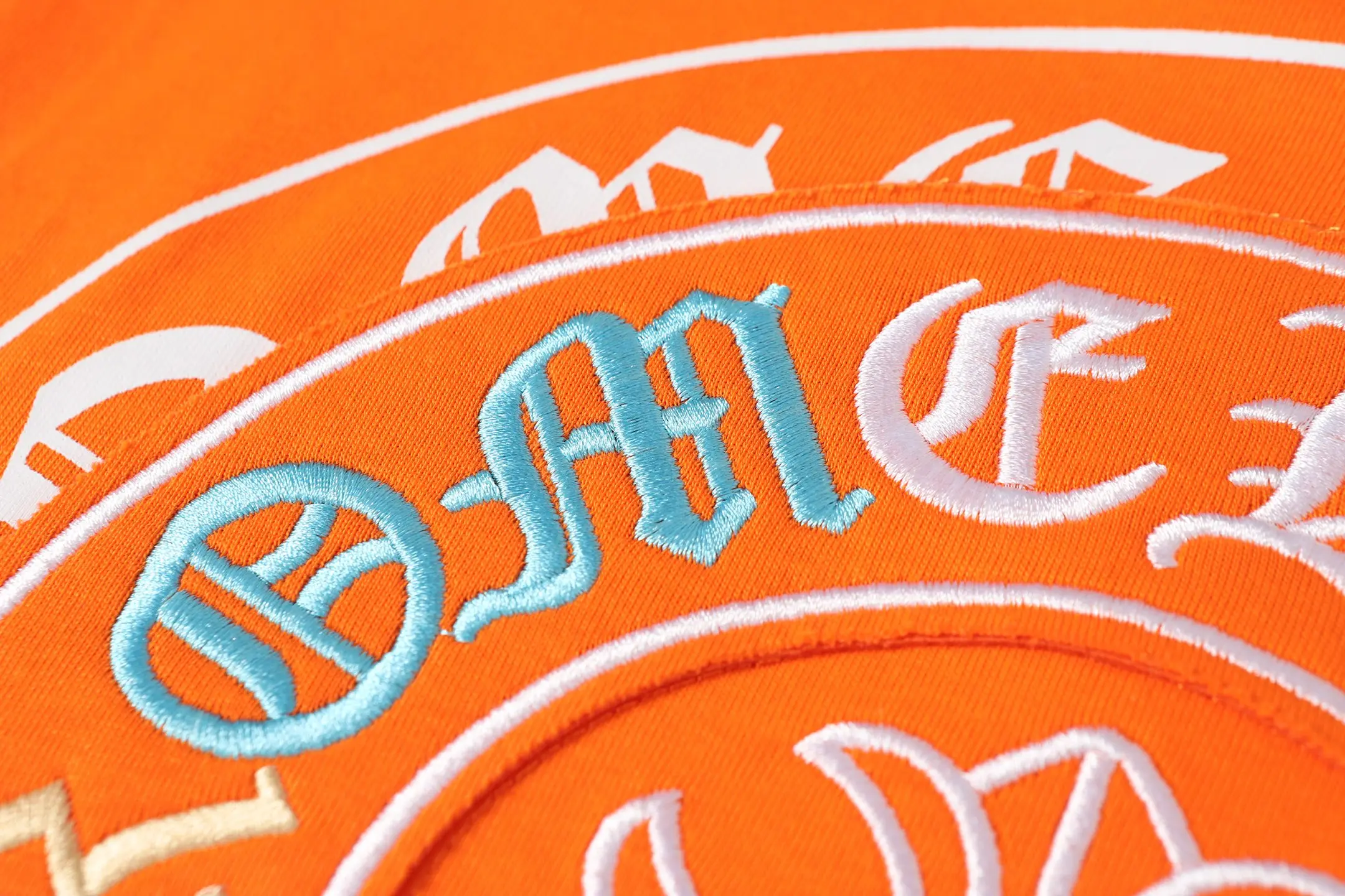 Horseshoe Sanskrit Embroidered Cotton T-Shirt D11014084 — view 8