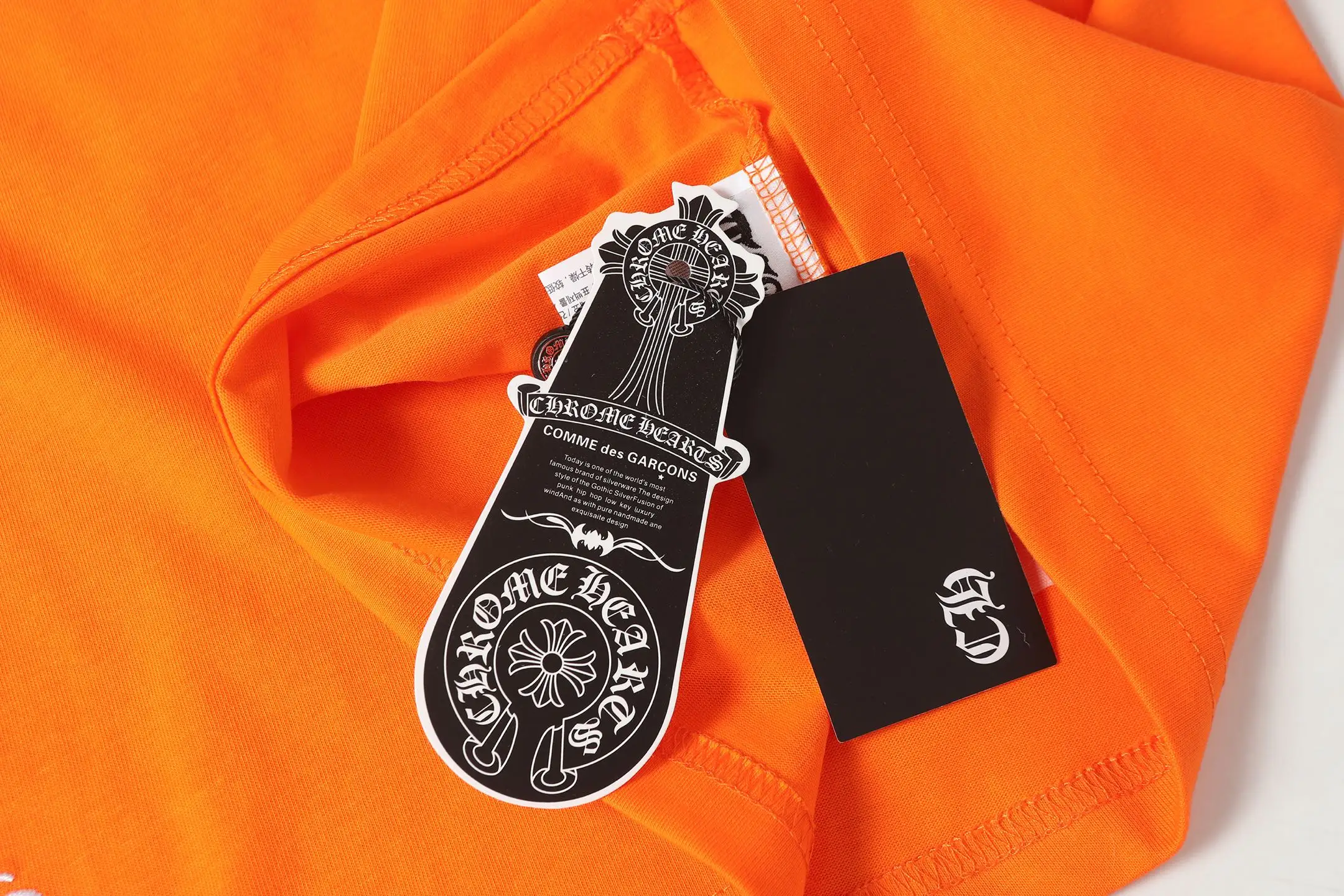 Horseshoe Sanskrit Embroidered Cotton T-Shirt D11014084 — view 11