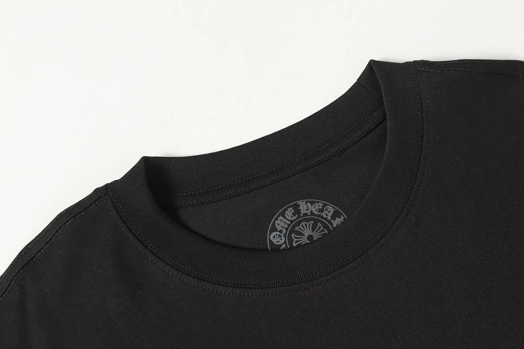 Horseshoe Sanskrit Graphic Print T-Shirt D9513936 — view 4