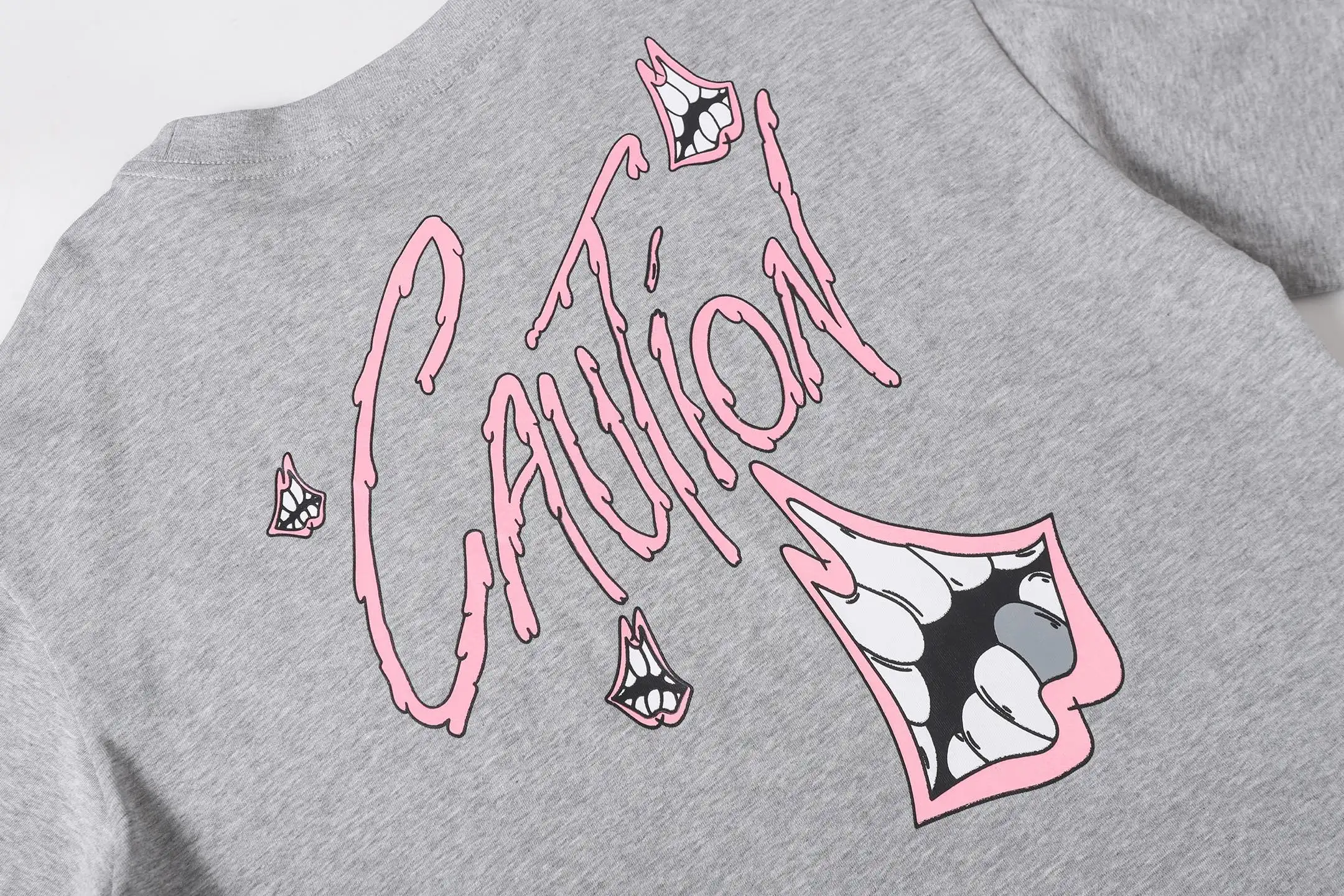 Graffiti Lips Embroidered Cotton T-Shirt D10014071 — view 7