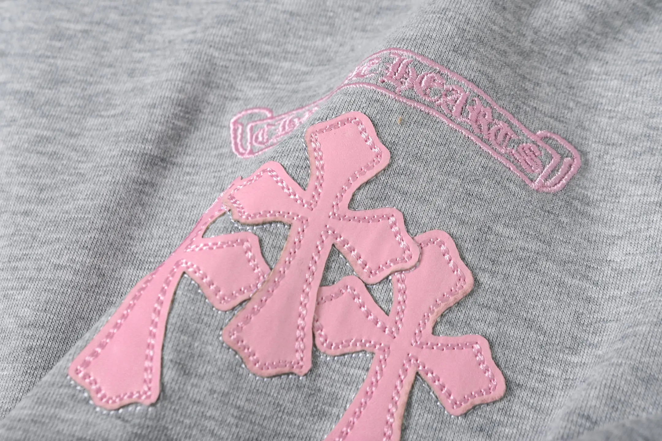 Graffiti Lips Embroidered Cotton T-Shirt D10014071 — view 8