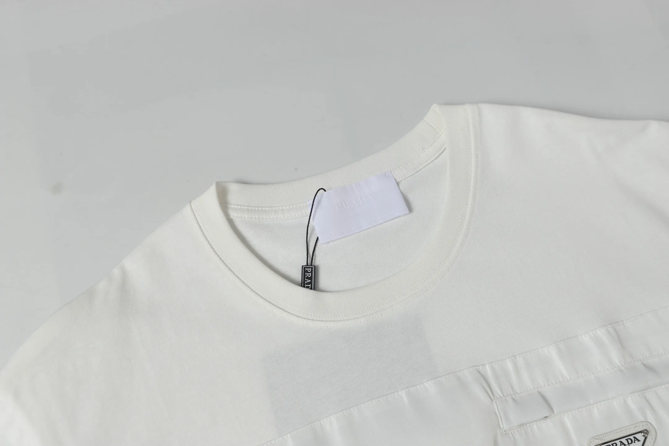 Logo-Badge Cotton-Jersey T-Shirt D9514139 — view 3