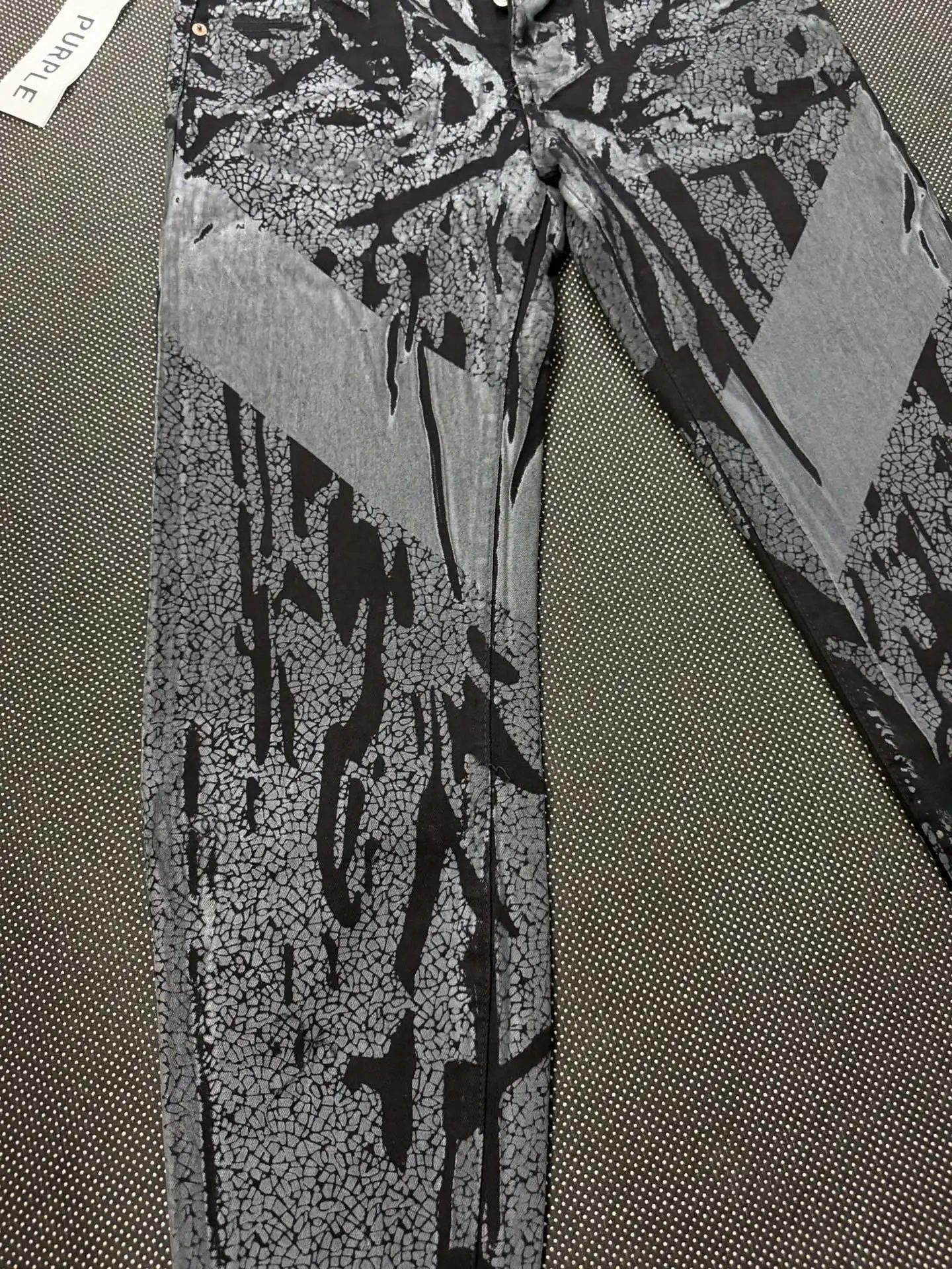 Coated Pattern Slim-Fit Jeans D16023155 — view 16