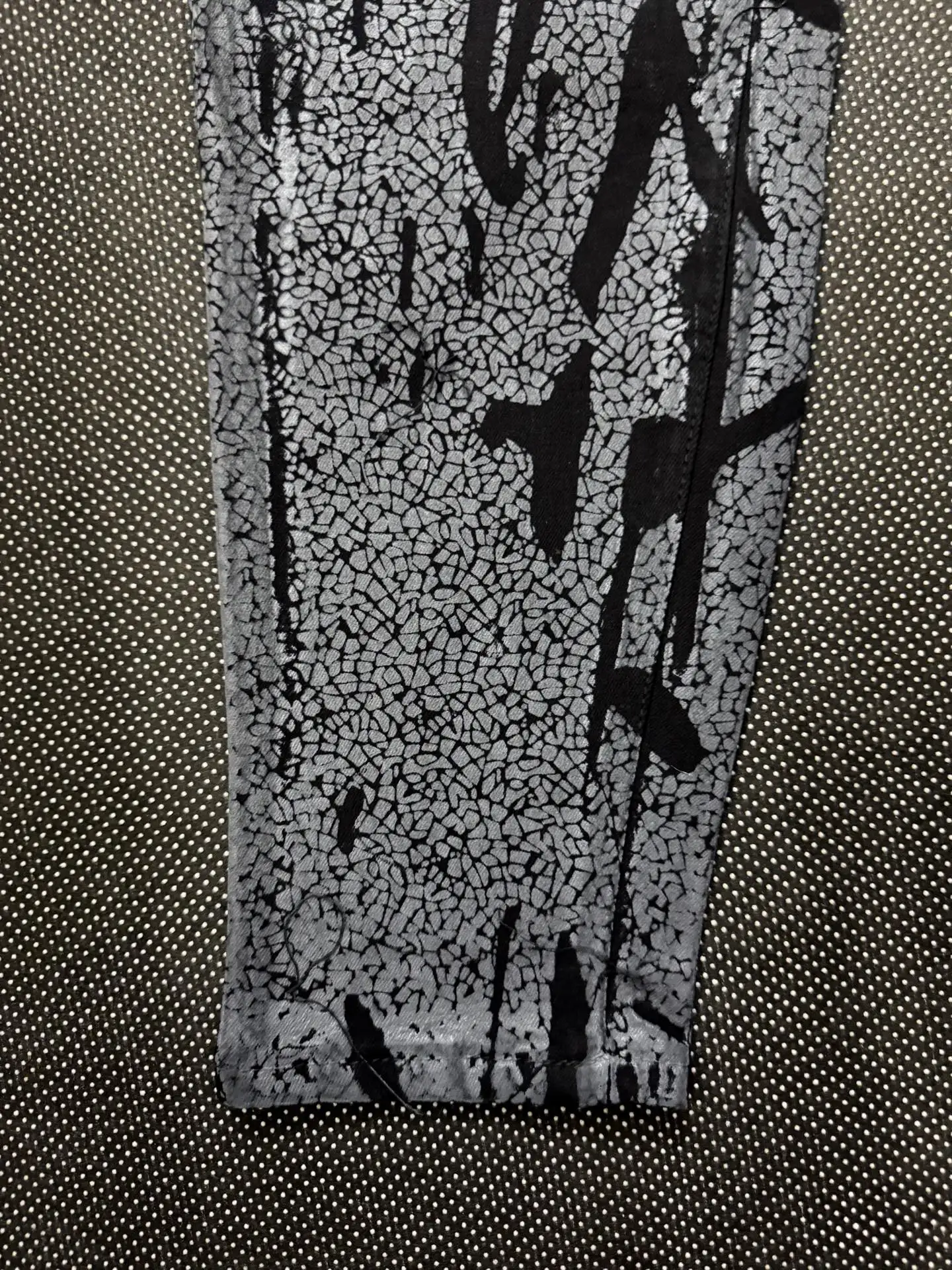 Coated Pattern Slim-Fit Jeans D16023155 — view 18
