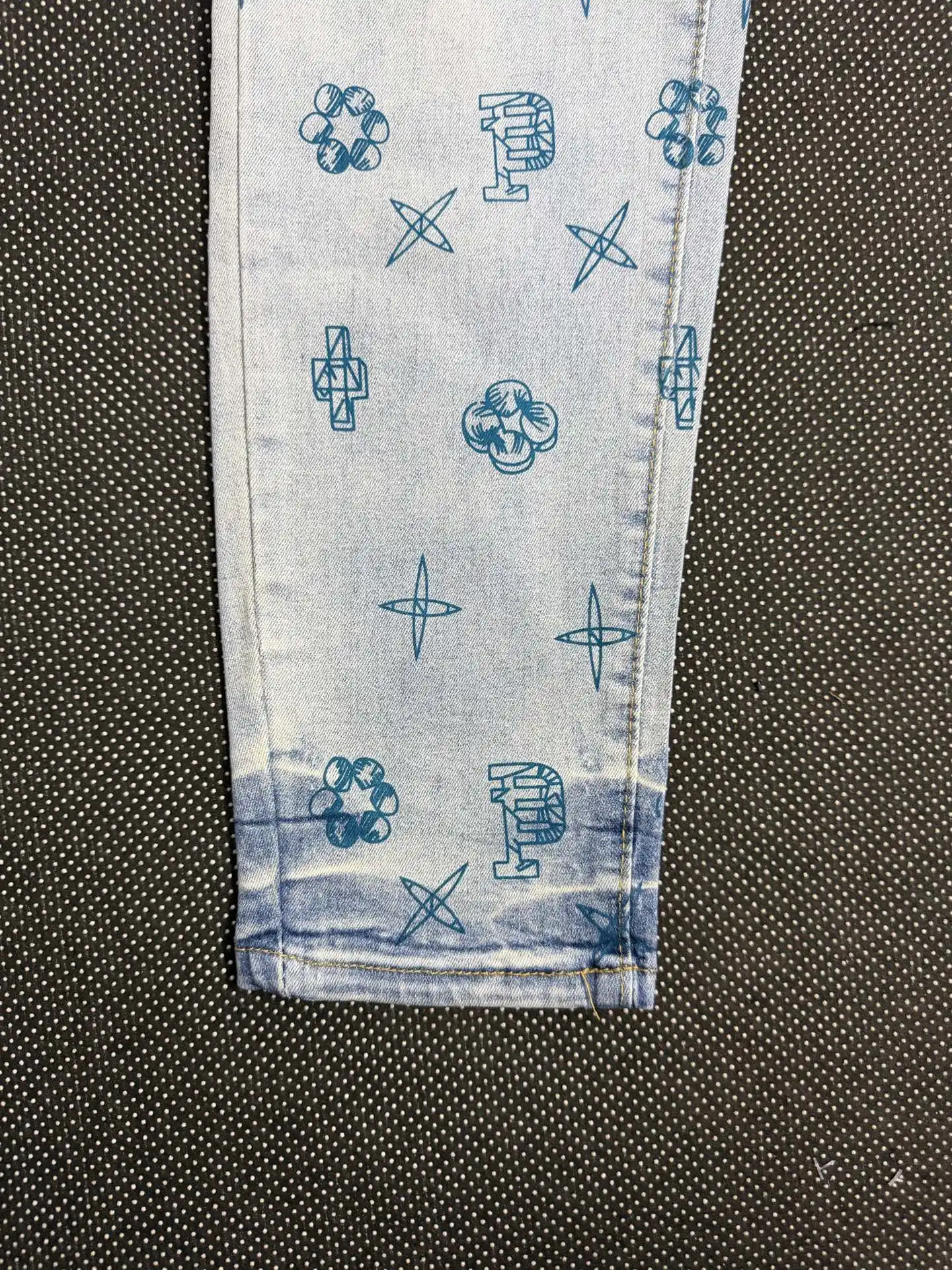 Monogram Print Slim-Fit Jeans D16023143 — view 9